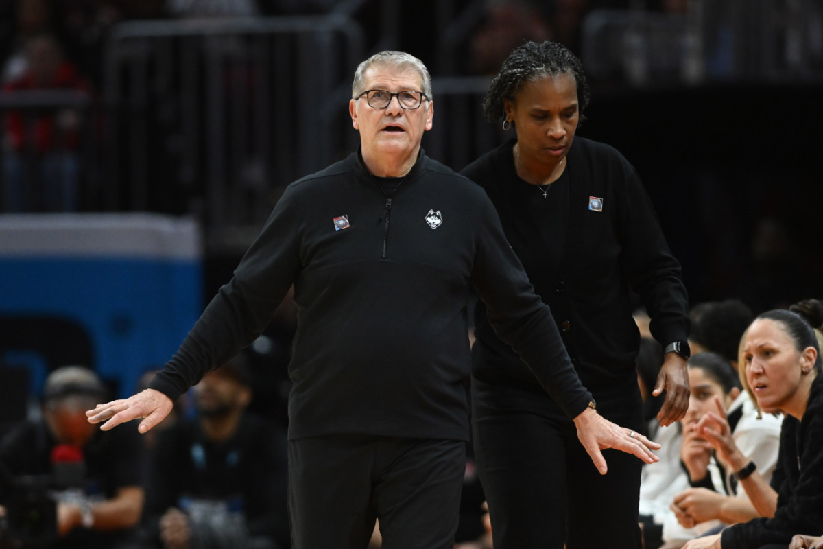 Fan Reactions To Geno Auriemma S College Basketball History Say Enough