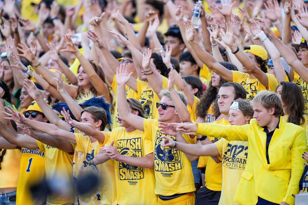 College Football Fans React To Michigan S Wild 10 Million Offer To 5