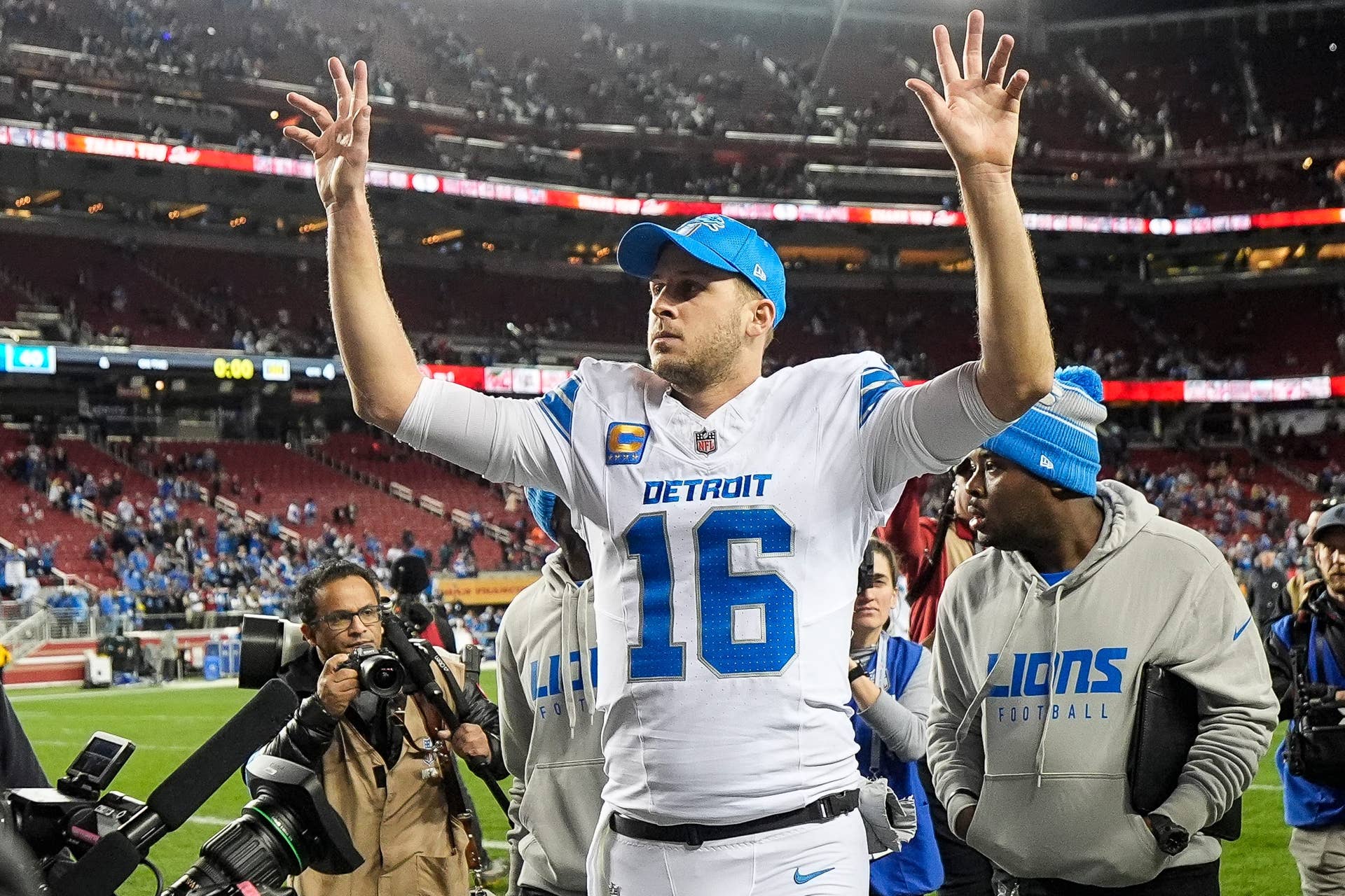 Detroit Lions quarterback Jared Goff (16).