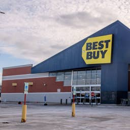 Best Buy’s Bestselling Electric Scooter Has Dropped From $700 to $390 – Top Speed Is 20 MPH