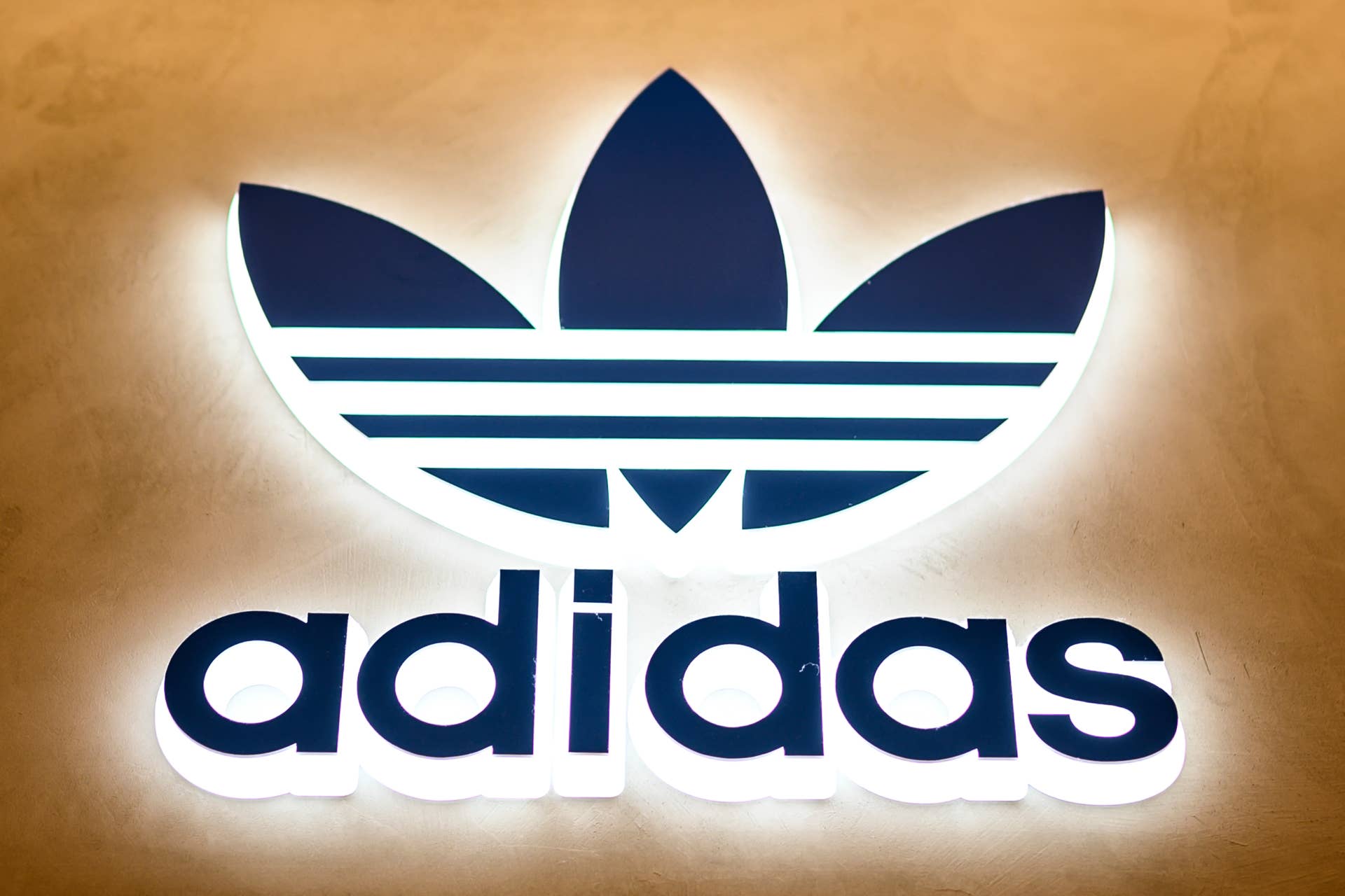 adidas gazelle silver green womens ADIDAS Men's Ozweego Big Logo Sneakers, Footwear White/Solar Red, US 1 –  Walk Into Fashion main image 1