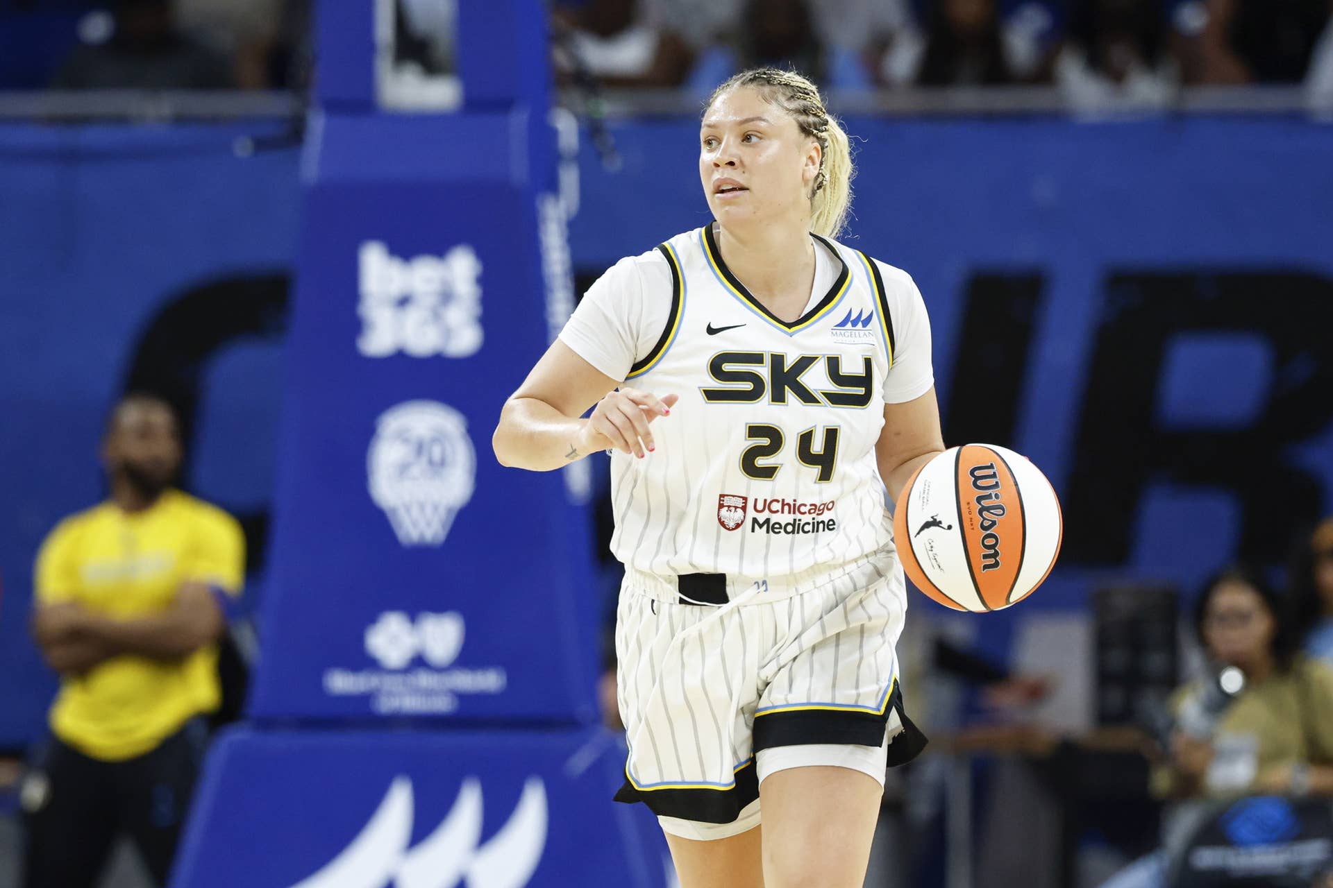 Chicago Sky Veteran Sends Parting Message After 11th WNBA Season - Athlon