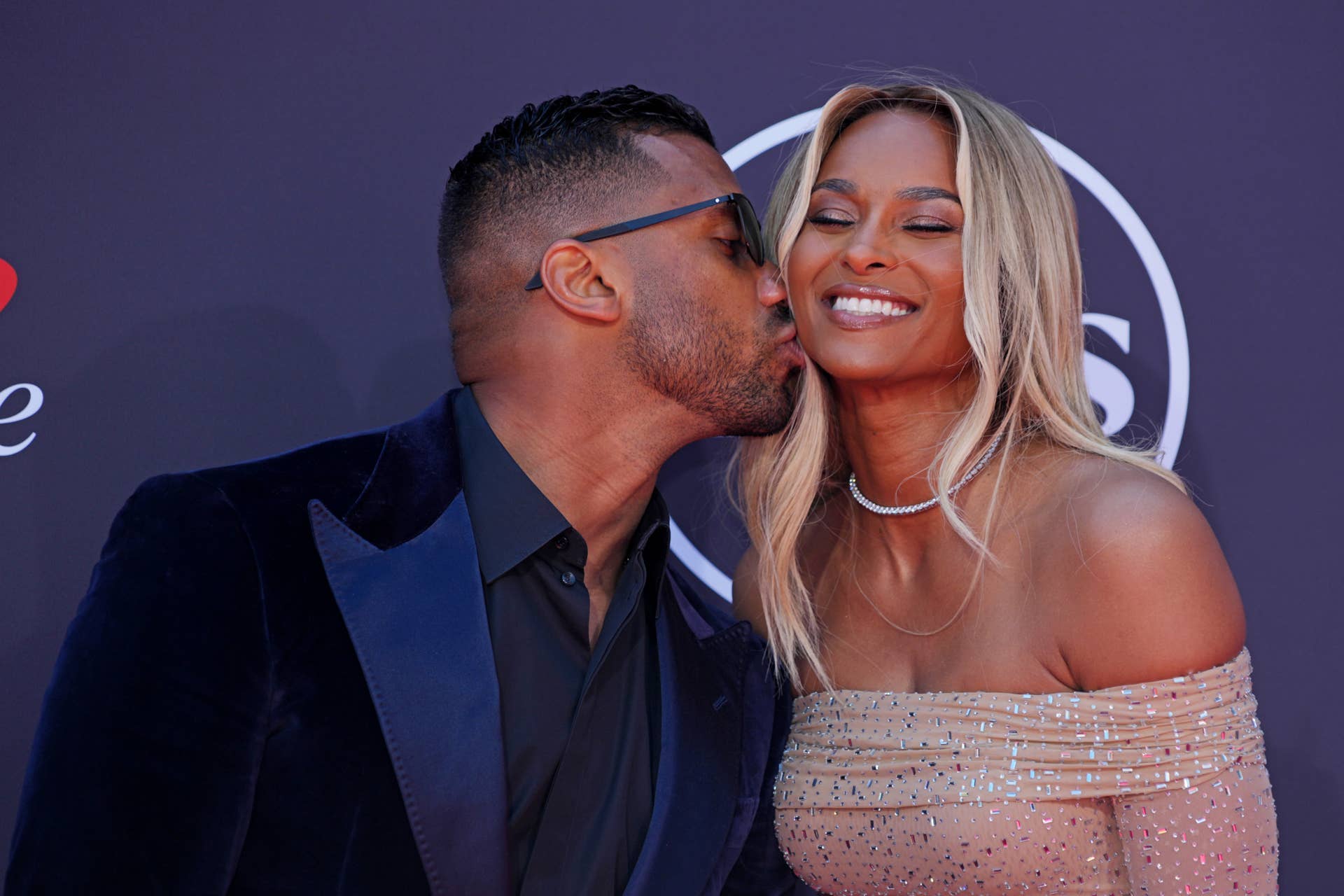Russell Wilson Shows Wife Ciara Love Before Giants-Chiefs Game - Athlon