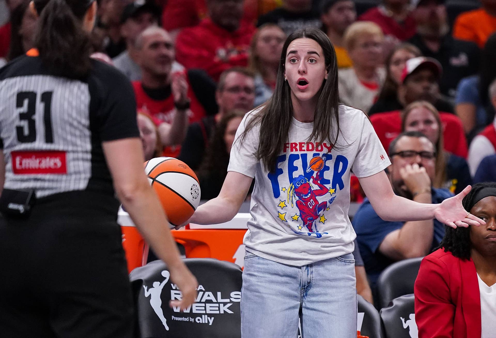 Caitlin Clark Sends Strong Message Against Referees on Sunday - Athlon  Sports