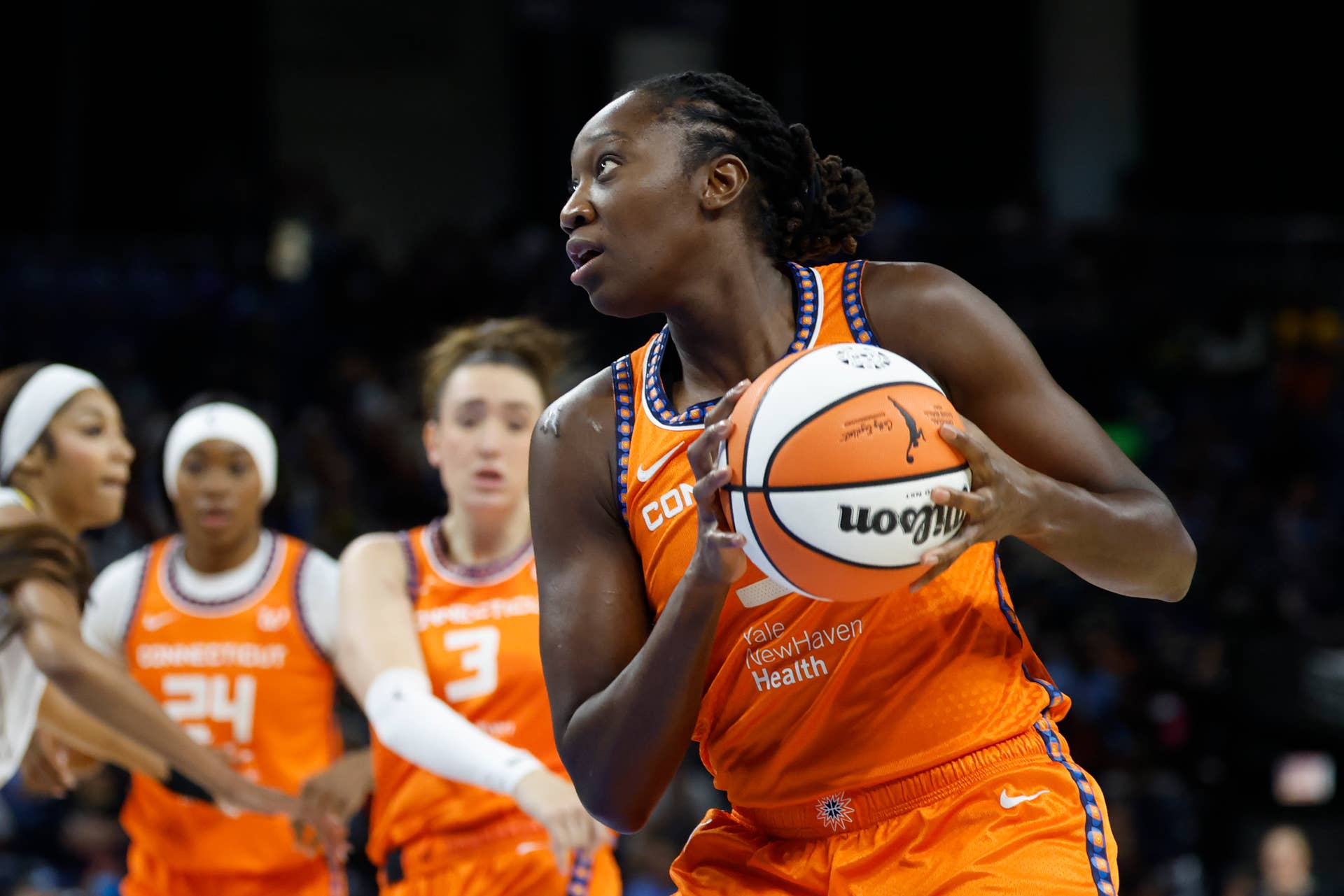 WNBA Scoring Great Makes History Against Angel Reese, Chicago Sky - Athlon