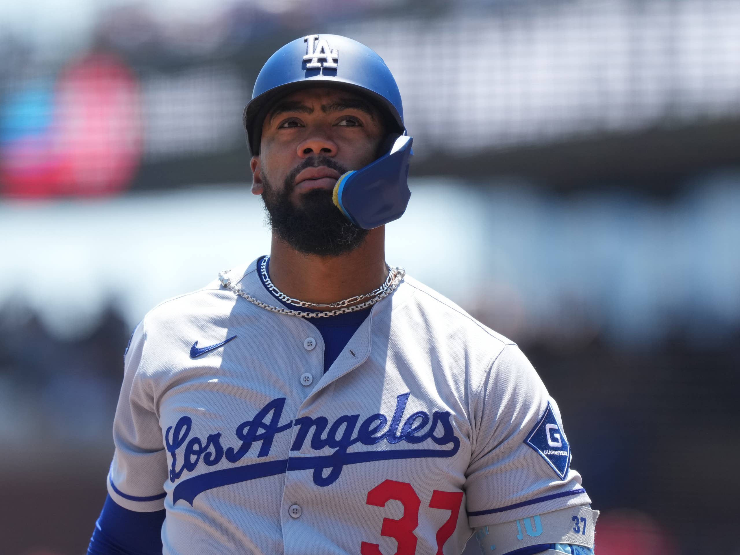 Los Angeles Dodgers right fielder Teoscar Hernandez (37)