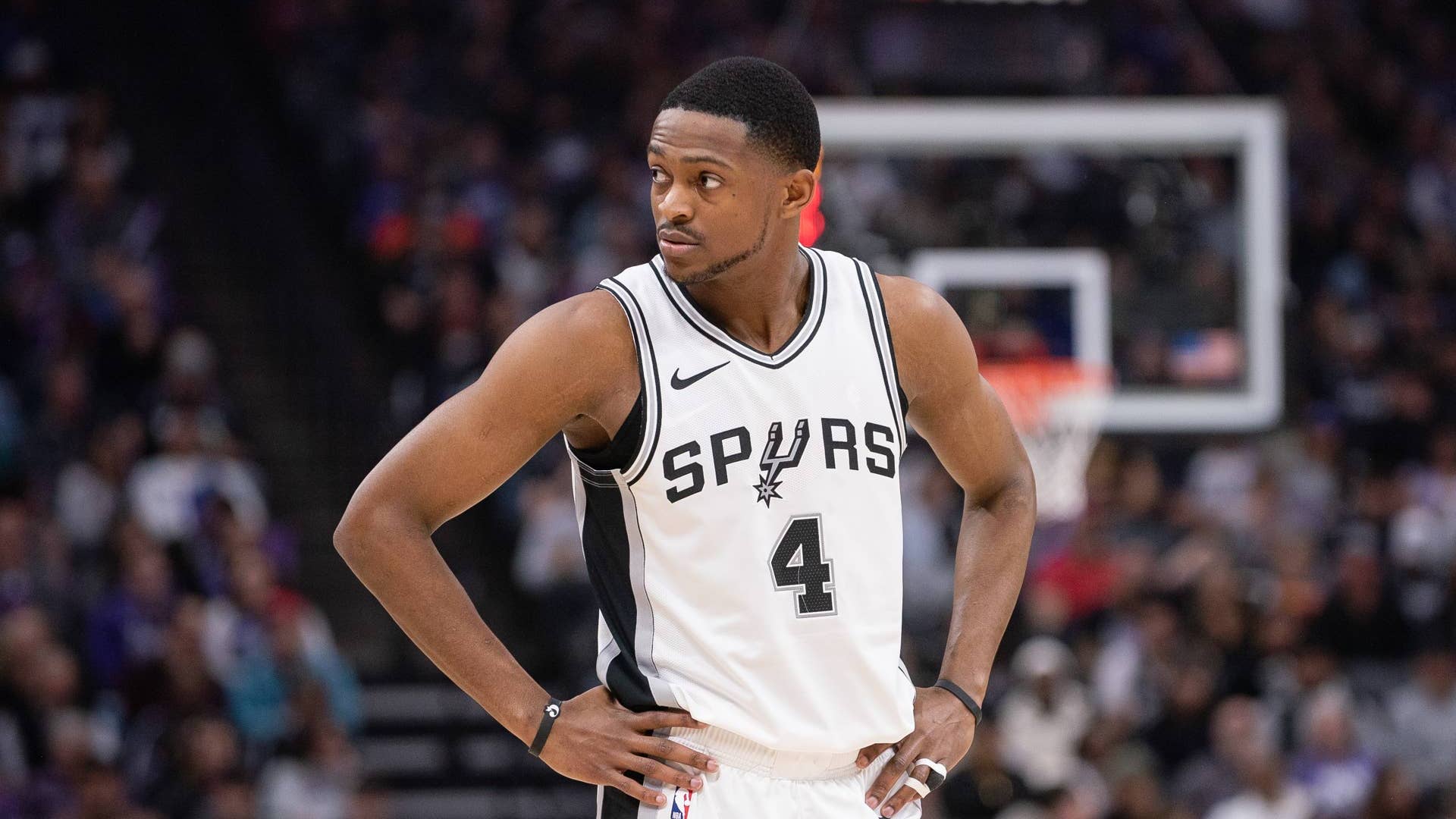 San Antonio Spurs guard De'Aaron Fox (4)