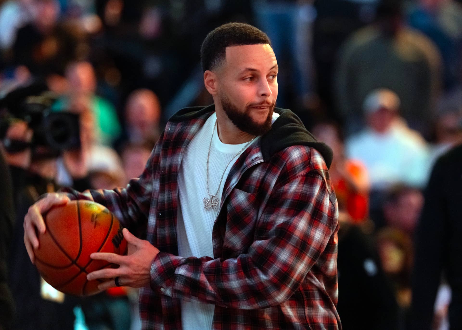 Golden State Warriors injured guard Stephen Curry at Mortgage Matchup Center.