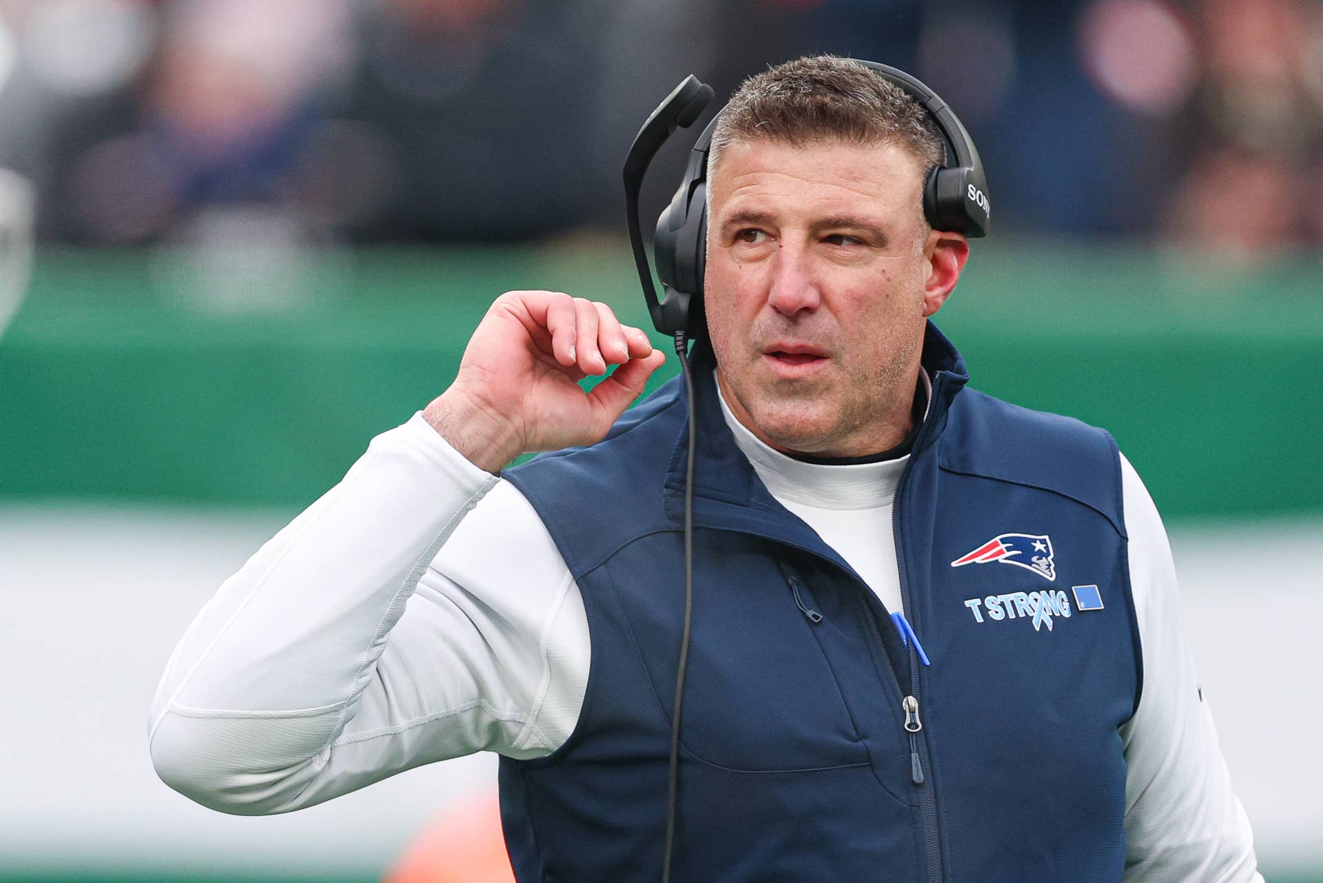 Mike Vrabel Moves Past Controversy and the Patriots Are Following His Lead - Athlon