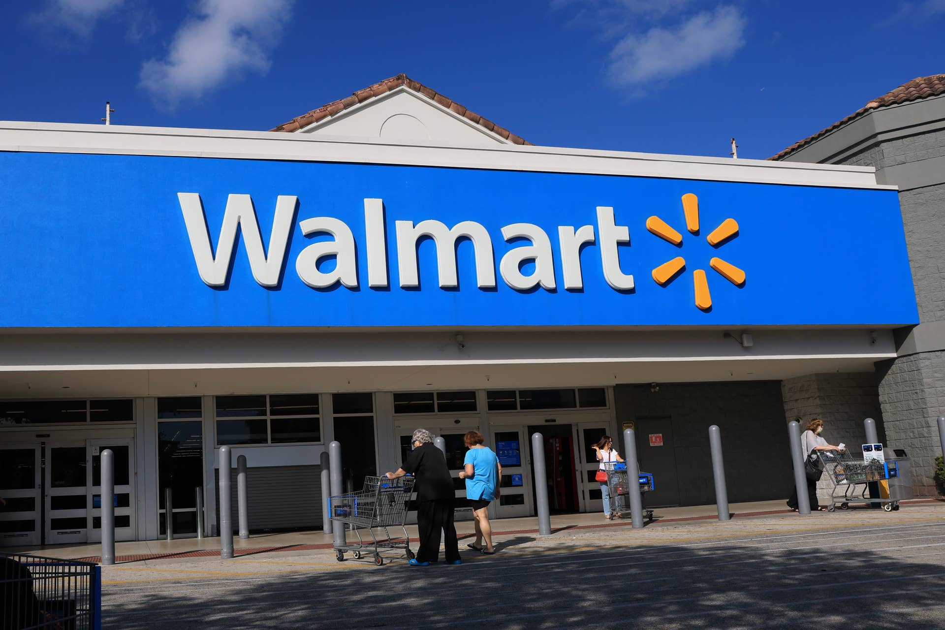 Walmart’s $7 Crewneck Sweaters Are Soft, Lightweight, and Over 50% Off