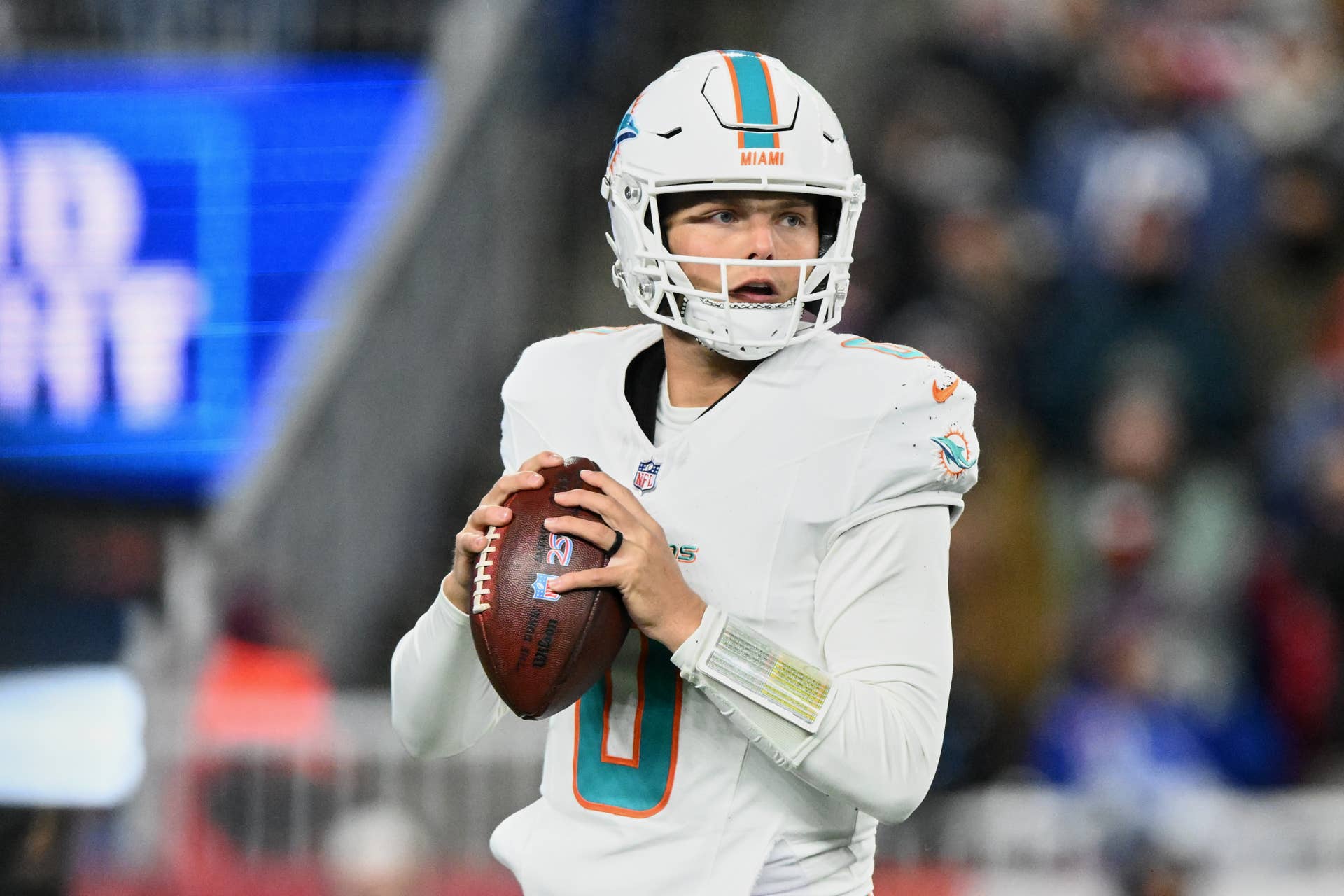 Saints Sign QB Zach Wilson to One-Year Contract After Dolphins Stint -  Athlon Sports