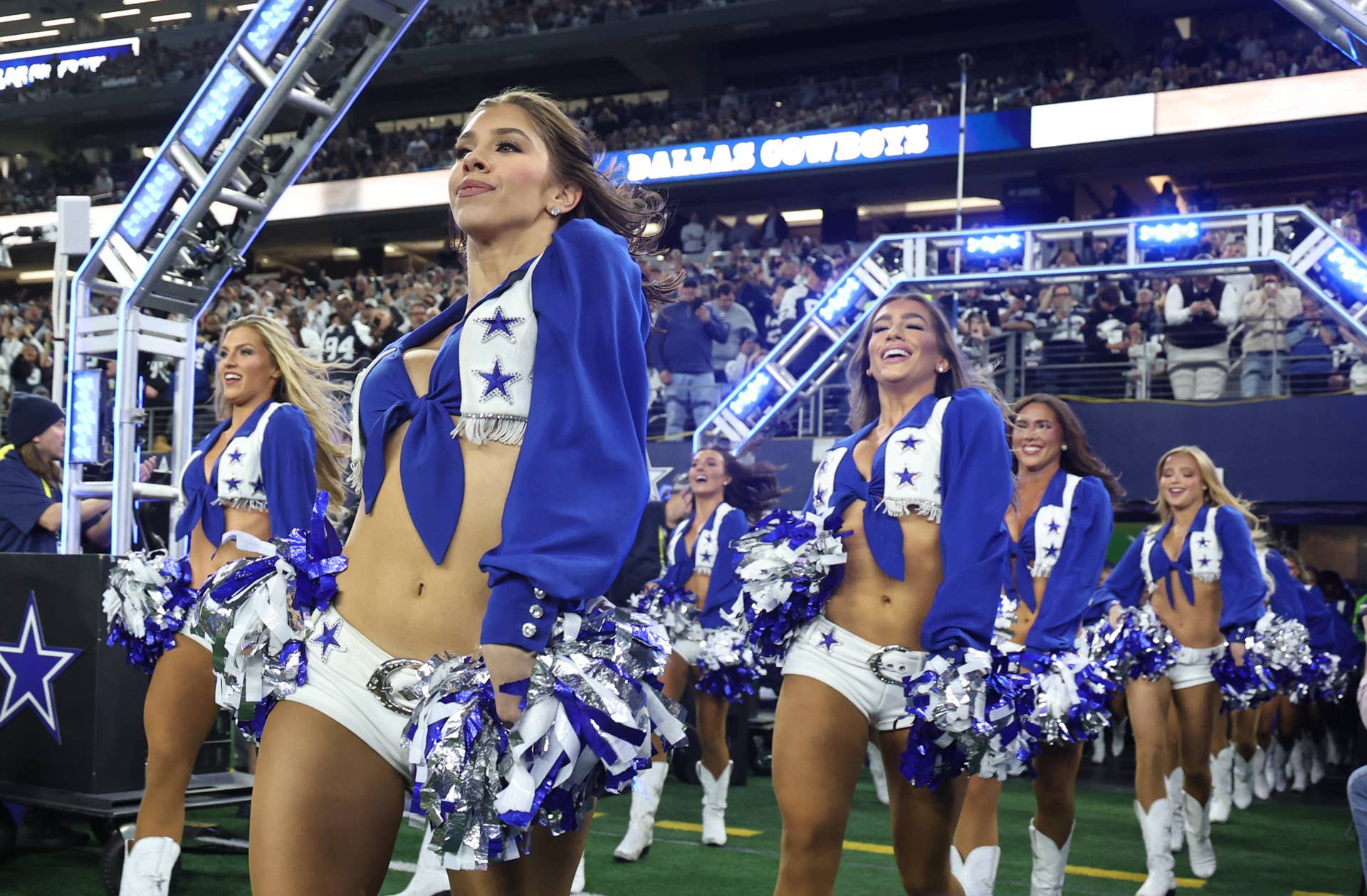 Cheerleader salaries: how much do they earn?