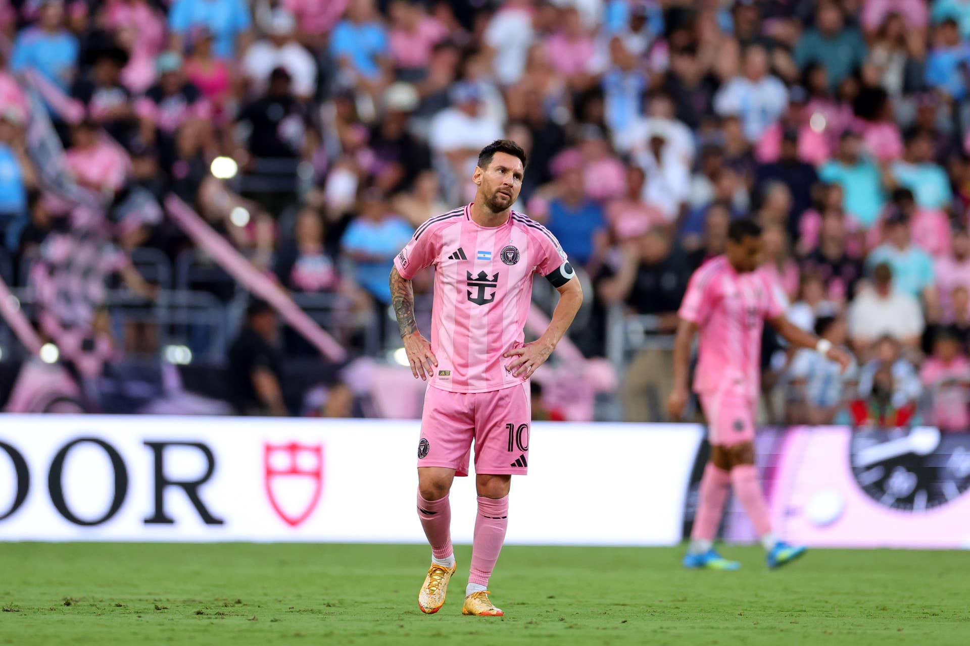 Inter Miami Coach Provides Lionel Messi Injury Update After Concerning  Video Emerges Before World Cup - Athlon Sports