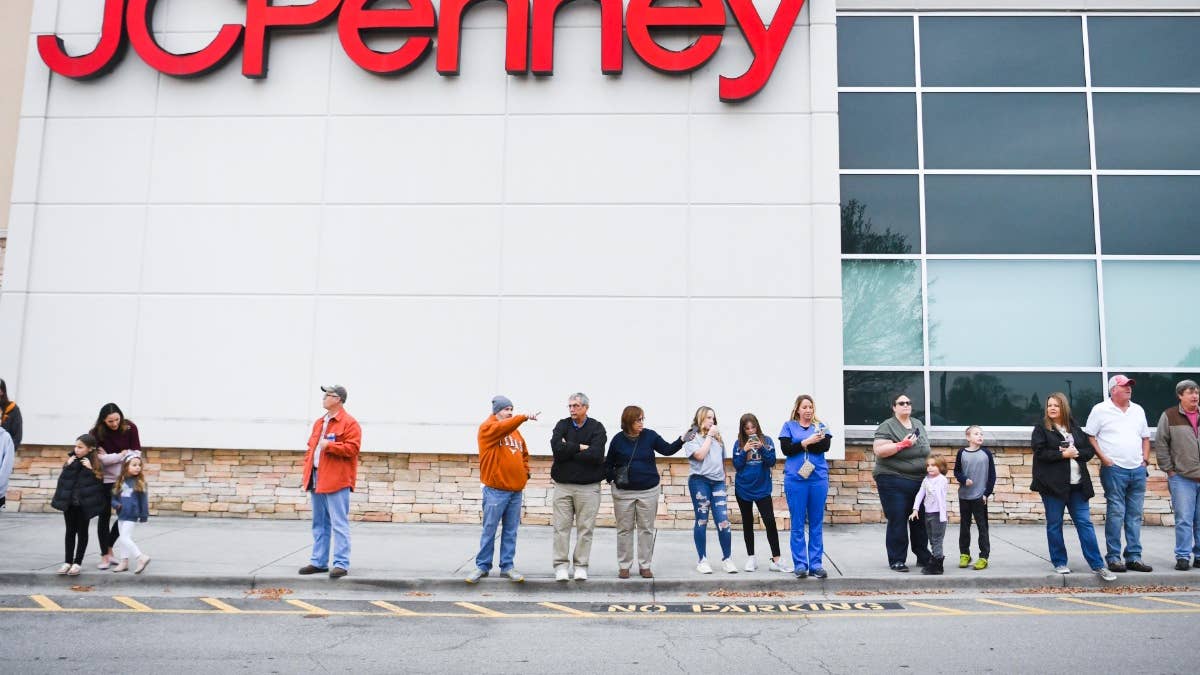 JCPenney’s $60 Men's Sandals Are Now Just $17