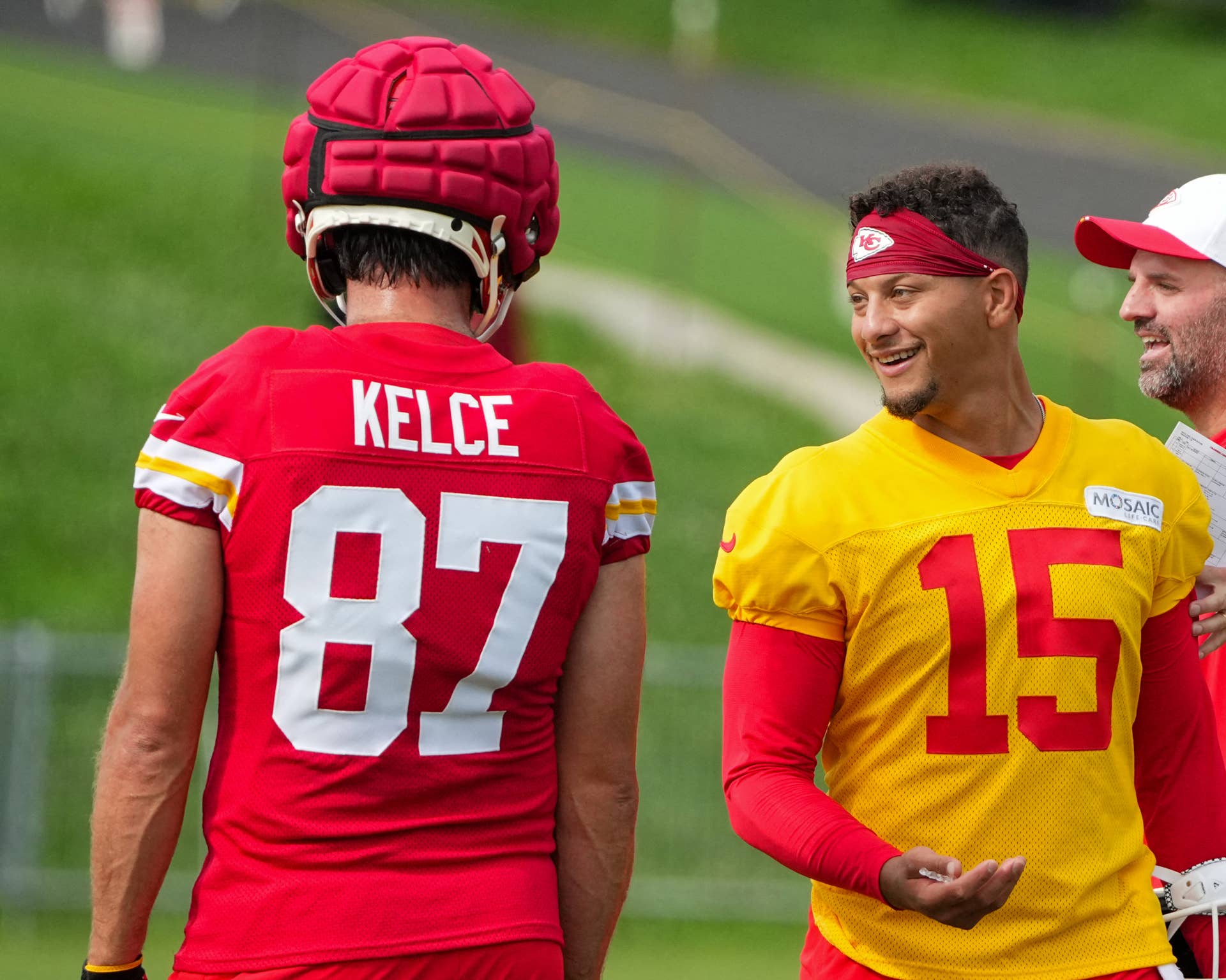 Eye-Catching Patrick Mahomes-Travis Kelce Moment Emerges From Chiefs ...