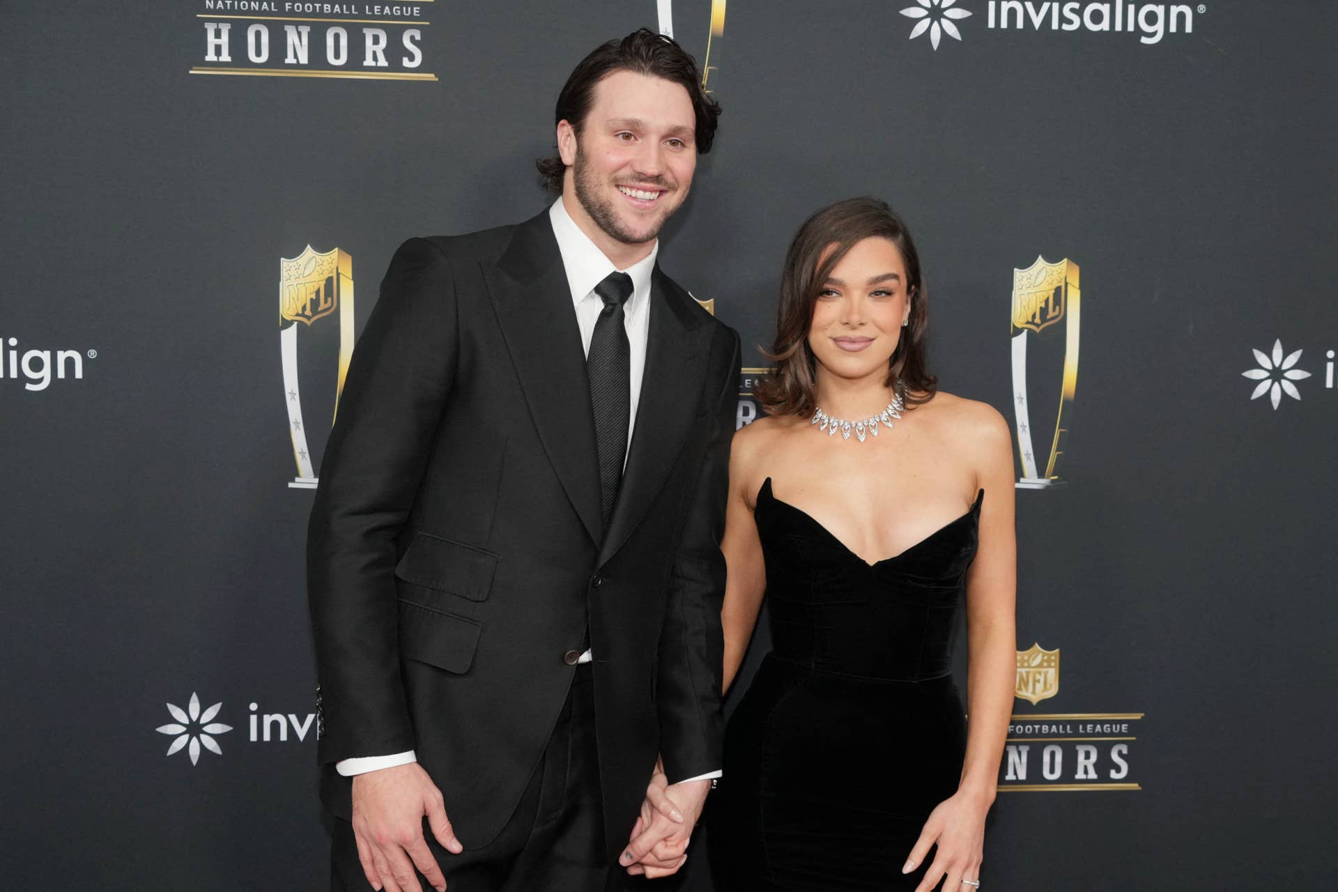Hailee Steinfeld Reveals Beau Society Giveaway During Bills Camp