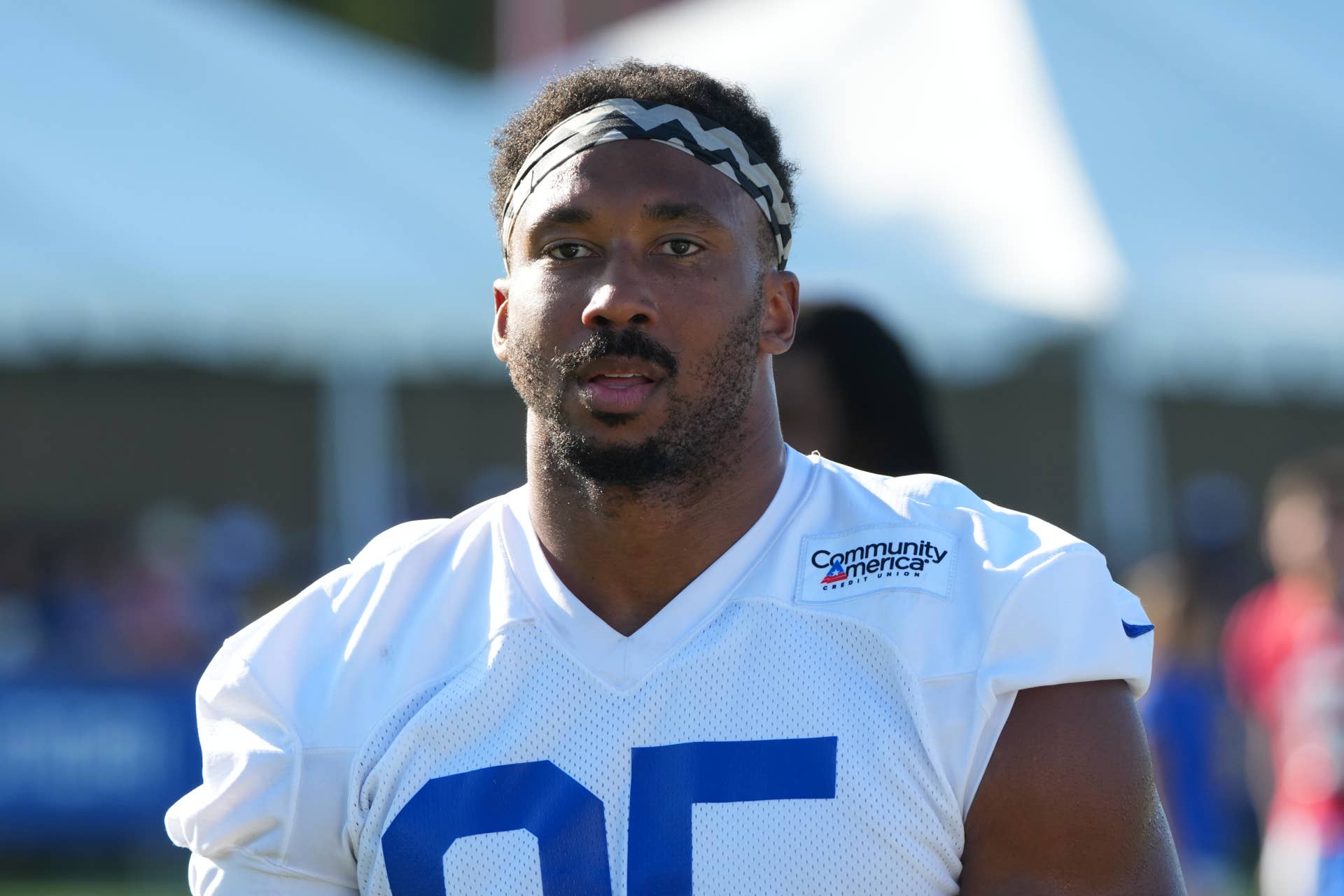 Die Rams halten Myles Garrett vorsorglich wegen Knieschwellung im Kader.