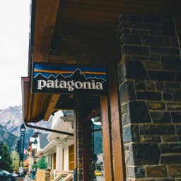 Patagonia’s $199 Retro Fleece Shacket Is on Sale for $99 and Ready for Tailgating