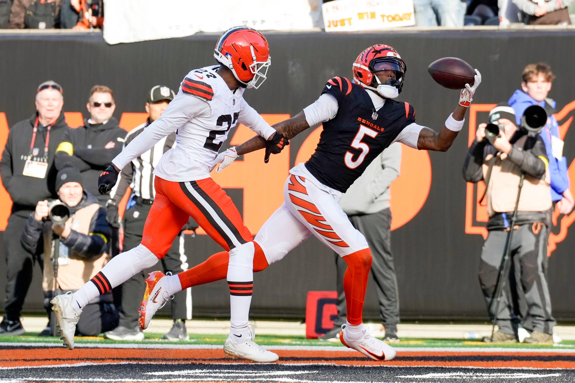 3 Overpriced Fantasy Football WRs in 2026 Drafts