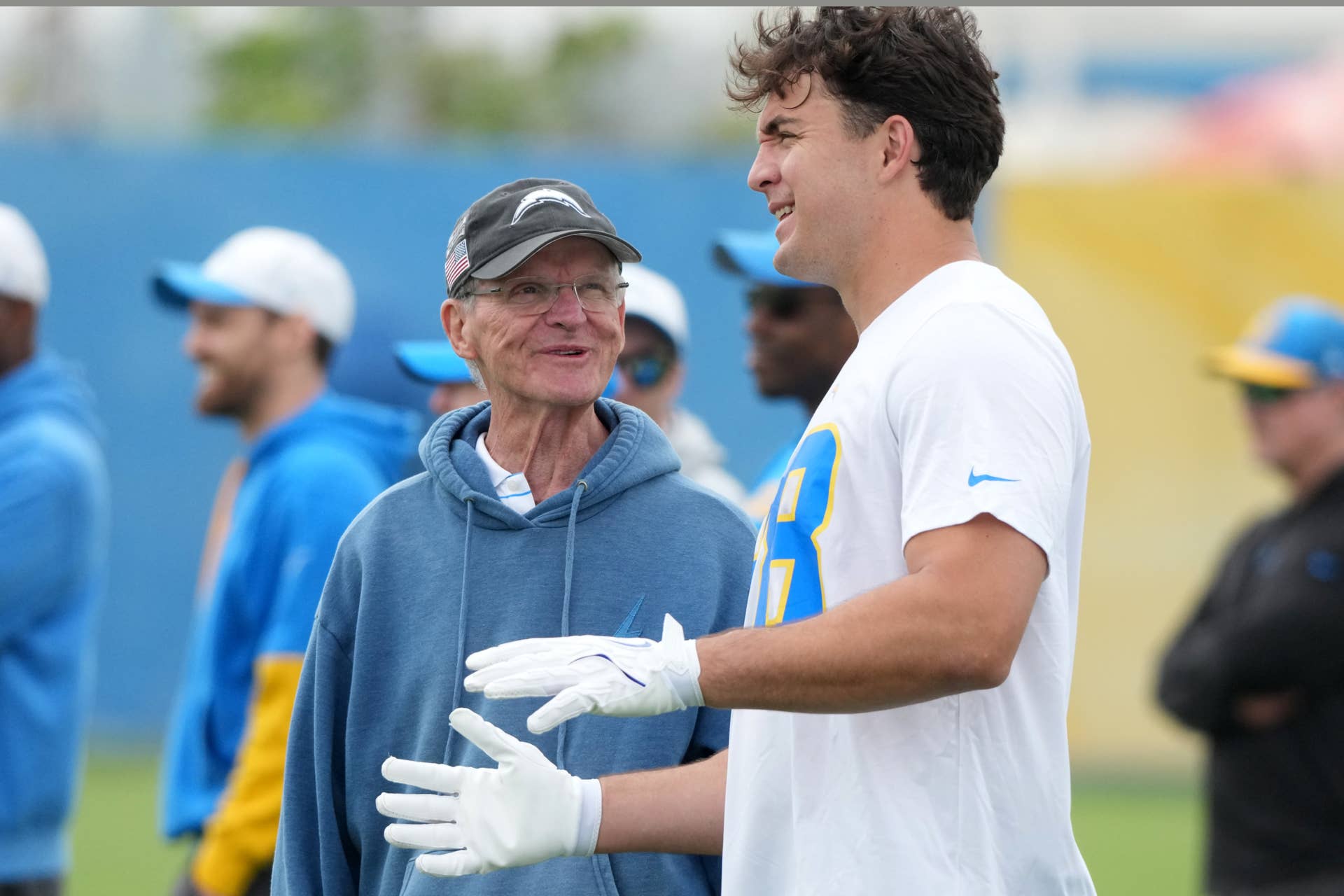 Chargers' Tight End Depth Chart Is a Surprise - Athlon