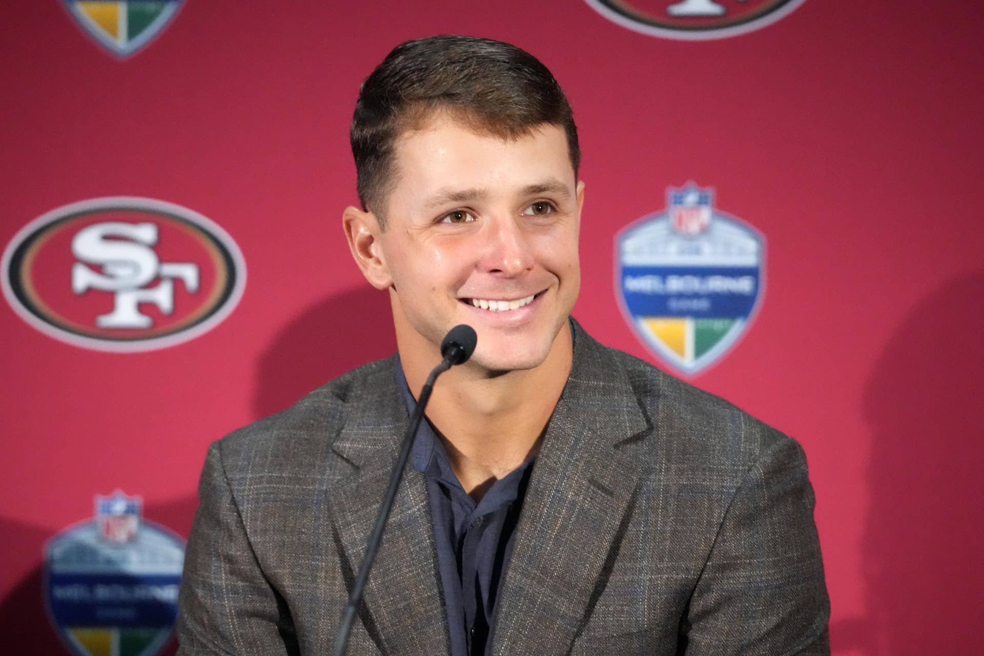 NFL Announces National Anthem Singers for Vikings-49ers Game in Mexico ...