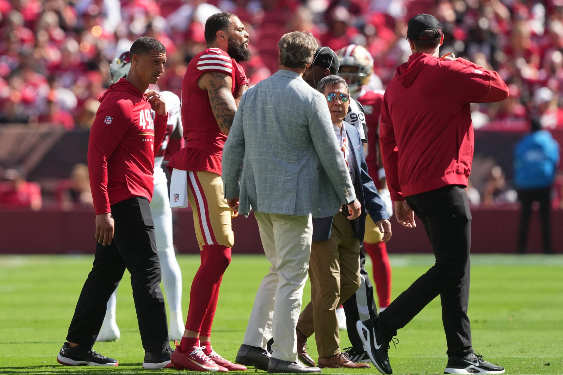 Mike Evans unterzieht sich nach dem 36:30-Sieg der 49ers einer ...