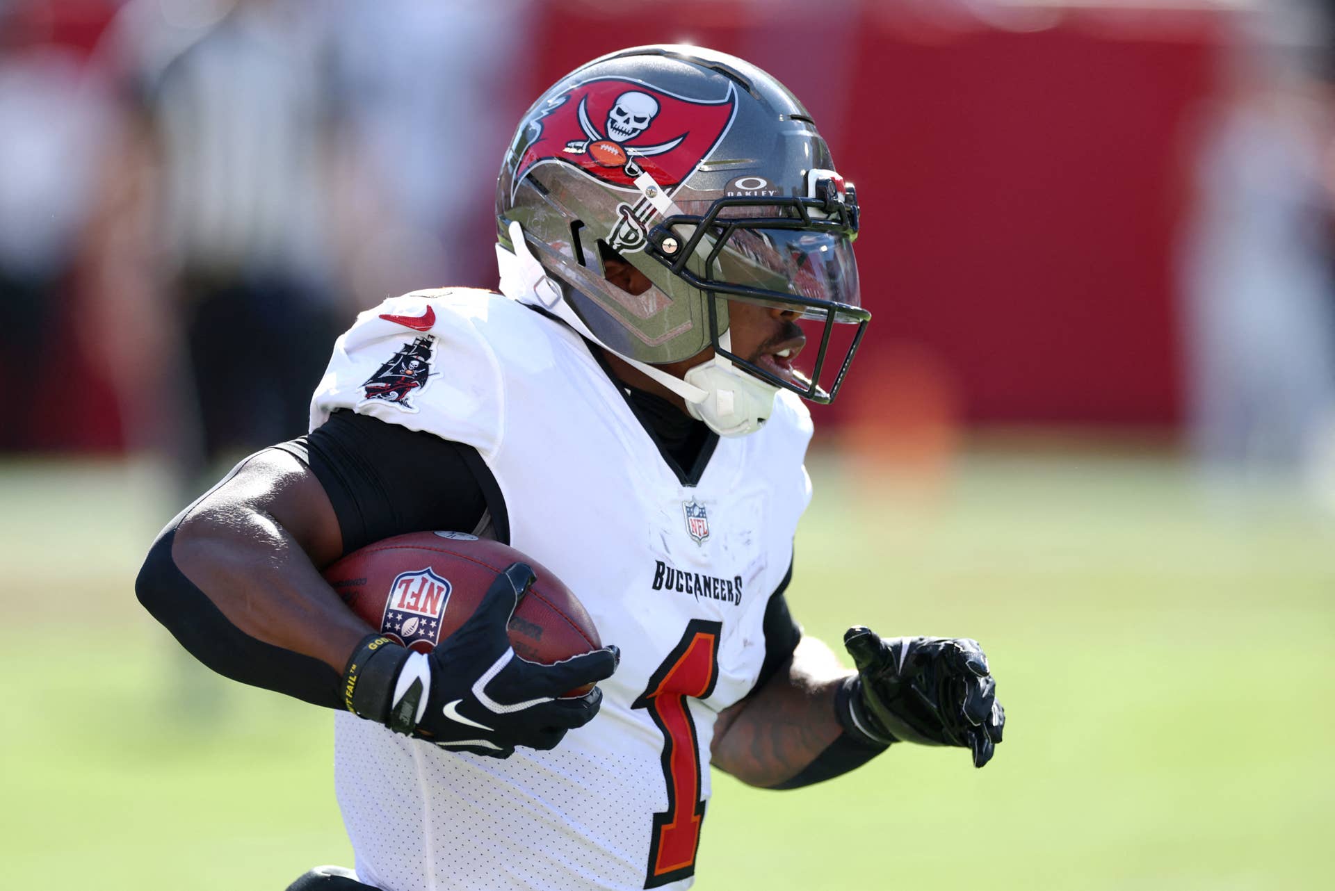 Seahawks' Mediocre Rushing Attack Makes Kenny Gainwell a Deadline Fit ...