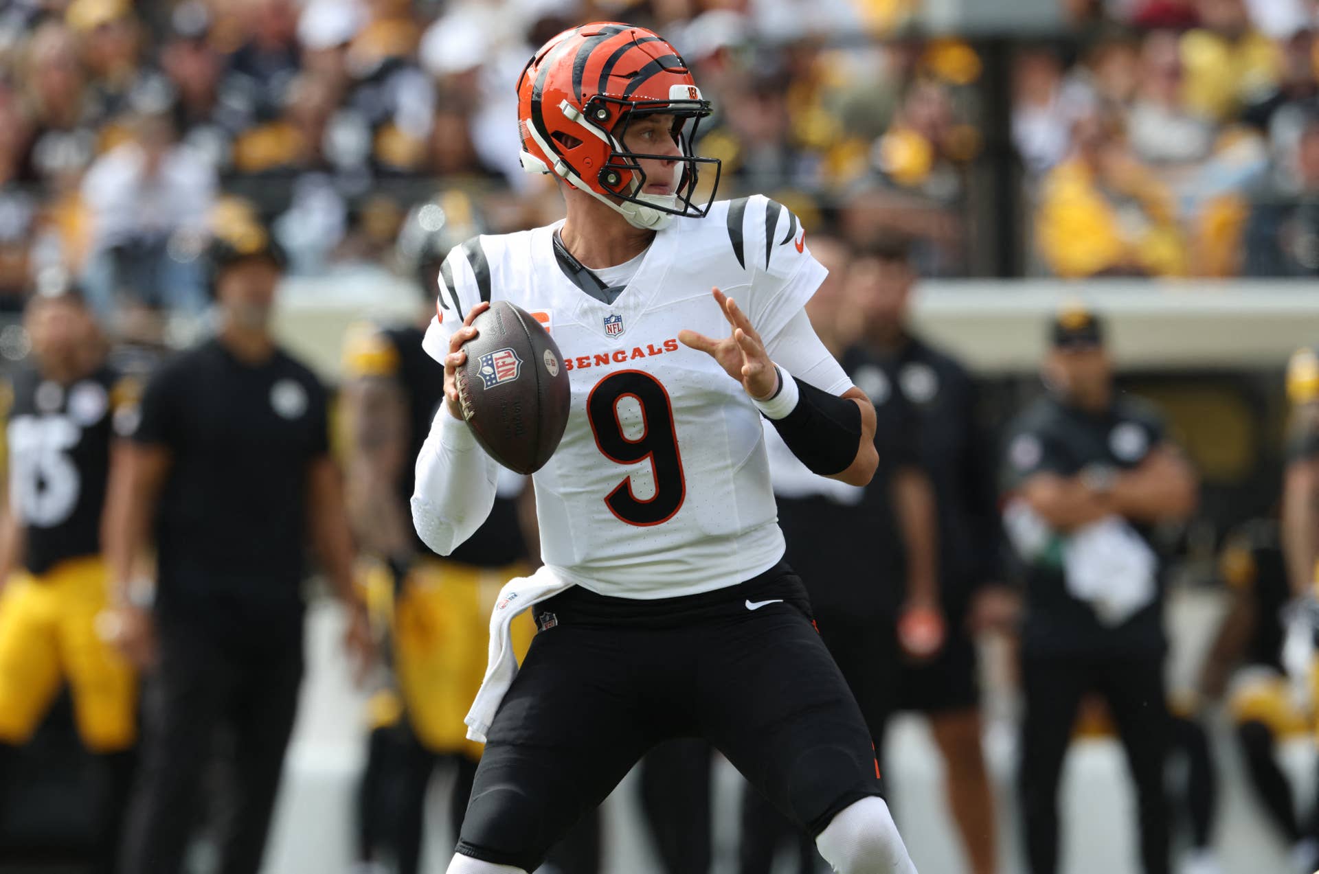 Joe Burrow Shrugs Off Late-Game Critics, Says 'There's No Place I'd Rather ...