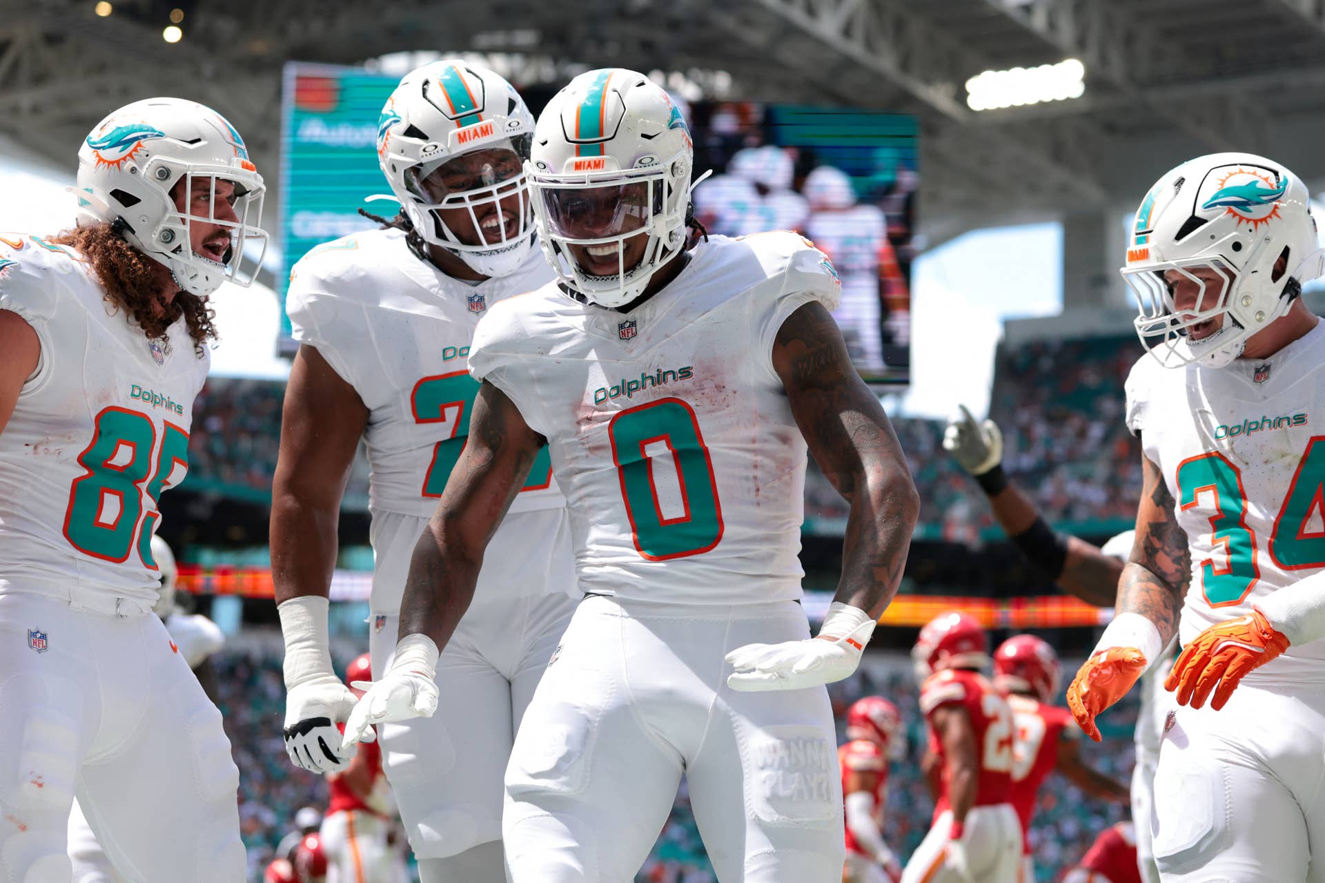 Ollie Gordon II, Jaylen Wright tasked with replacing Dolphins’ biggest ...