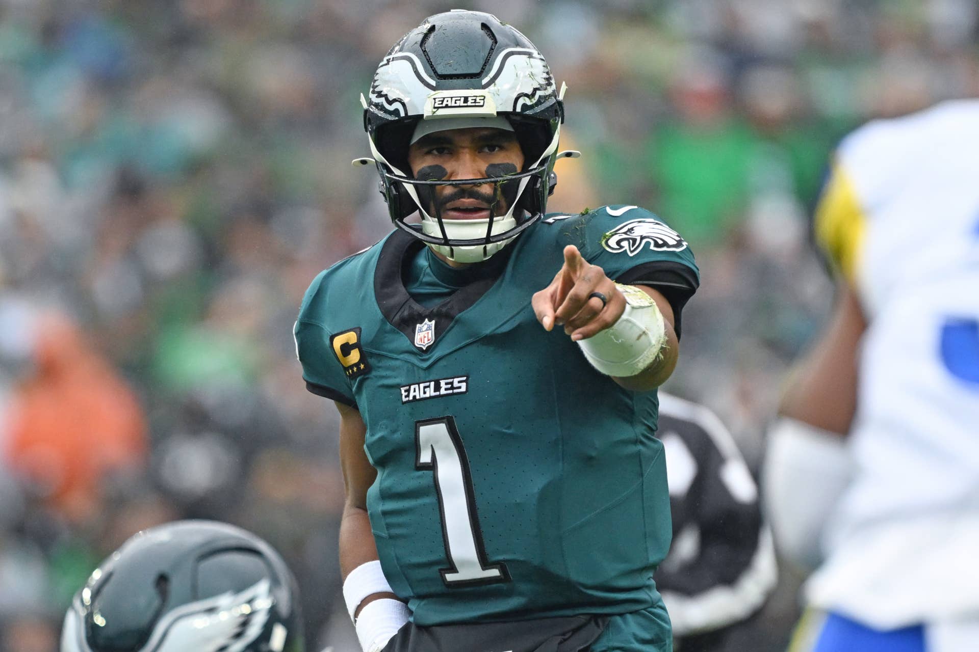 Jalen Hurts Won’t Lose His Job to Injury, but Eagles Fans Will Push for ...