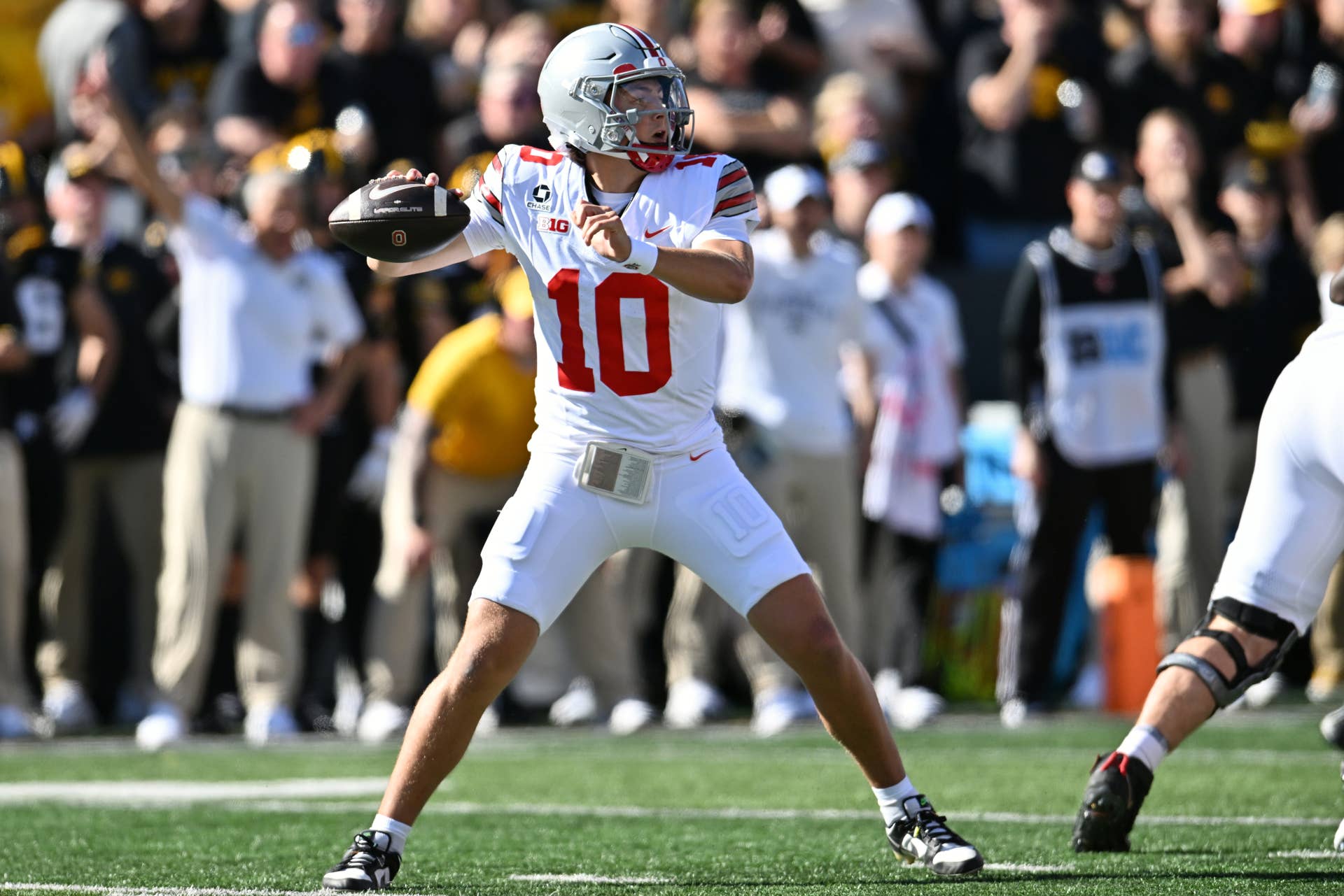 Becker Passing Rates Heisman Trophy Rankings: Jeremiah Smith Surges to Top Spot - Athlon