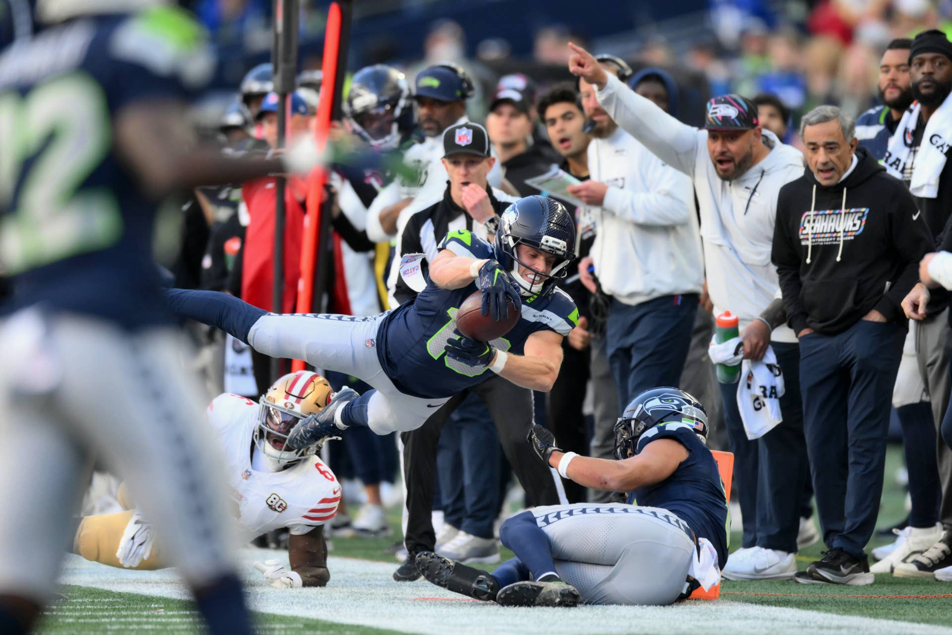 San Francisco 49ers Leave Seattle Unbeaten Thanks to Safety's Final Stop