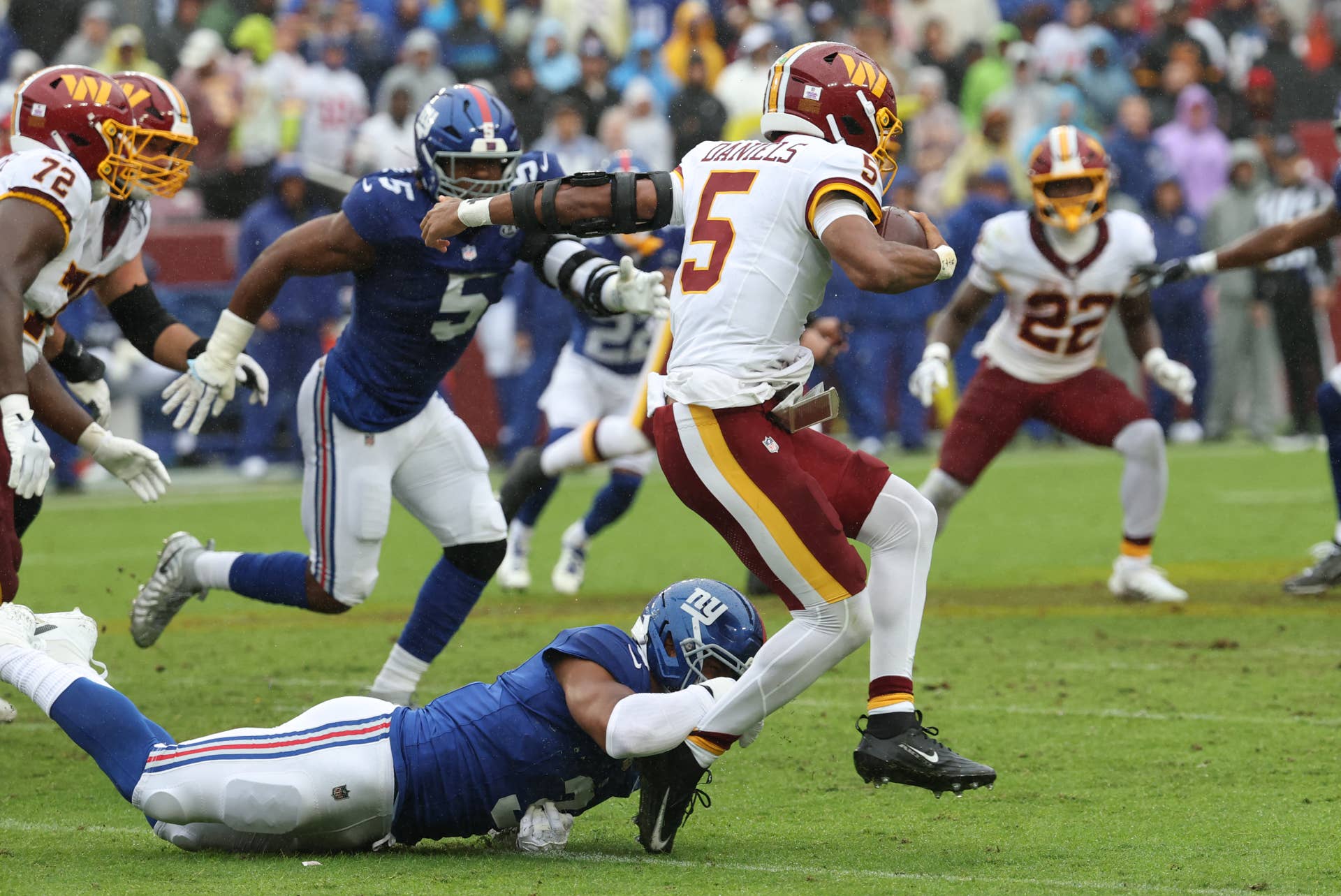 Giants Defensive Grades: Abdul Carter Shines, Run Defense Gashed in Tie ...