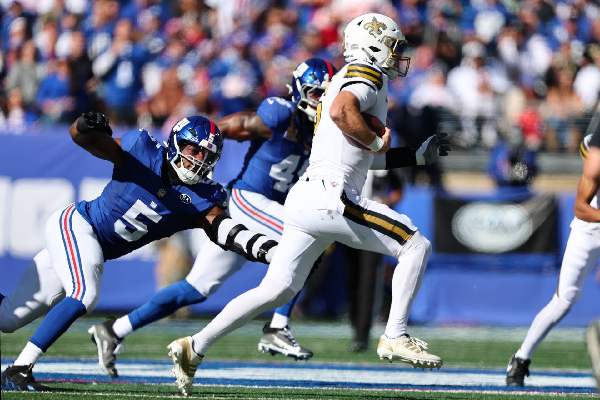 Giants Defensive Grades: Pass Rush Disappears in Loss to Saints - Athlon