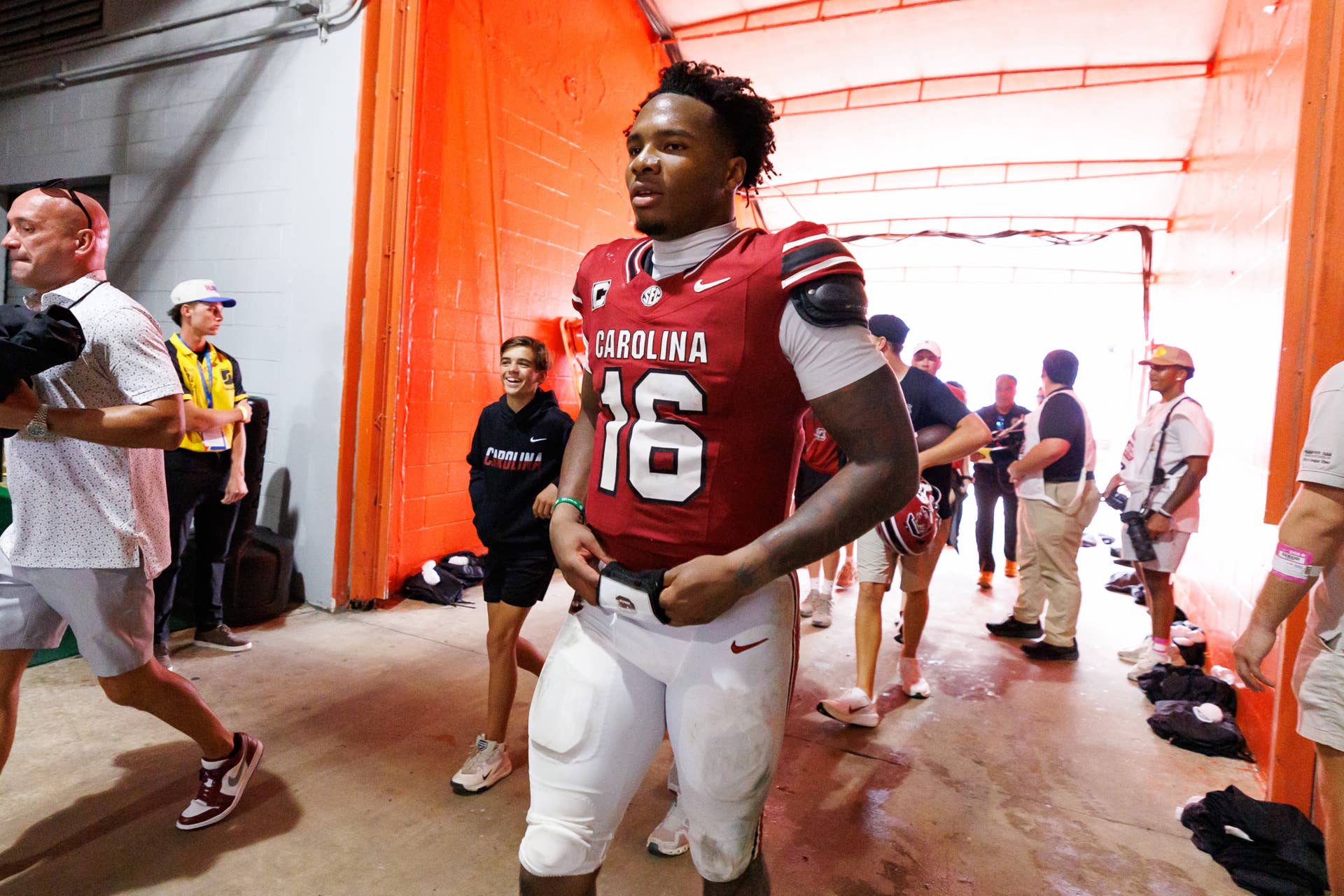 Tennessee Volunteers at South Carolina Gamecocks Prediction, Picks & Odds for Week 8
