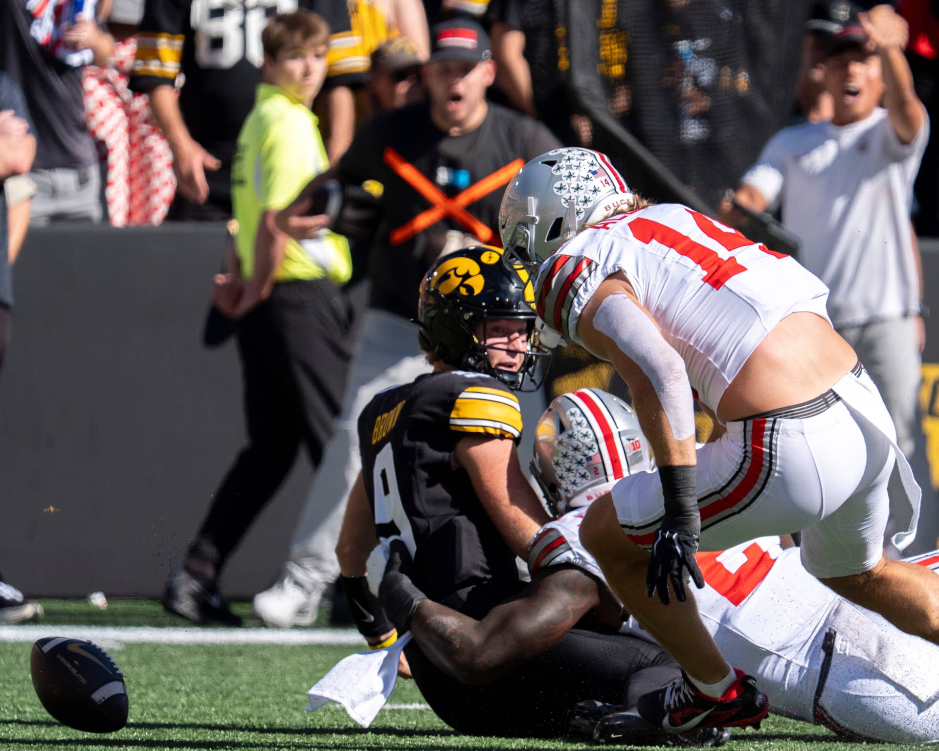Iowa Hawkeyes at Minnesota Golden Gophers Prediction, Picks & Odds for Week 8