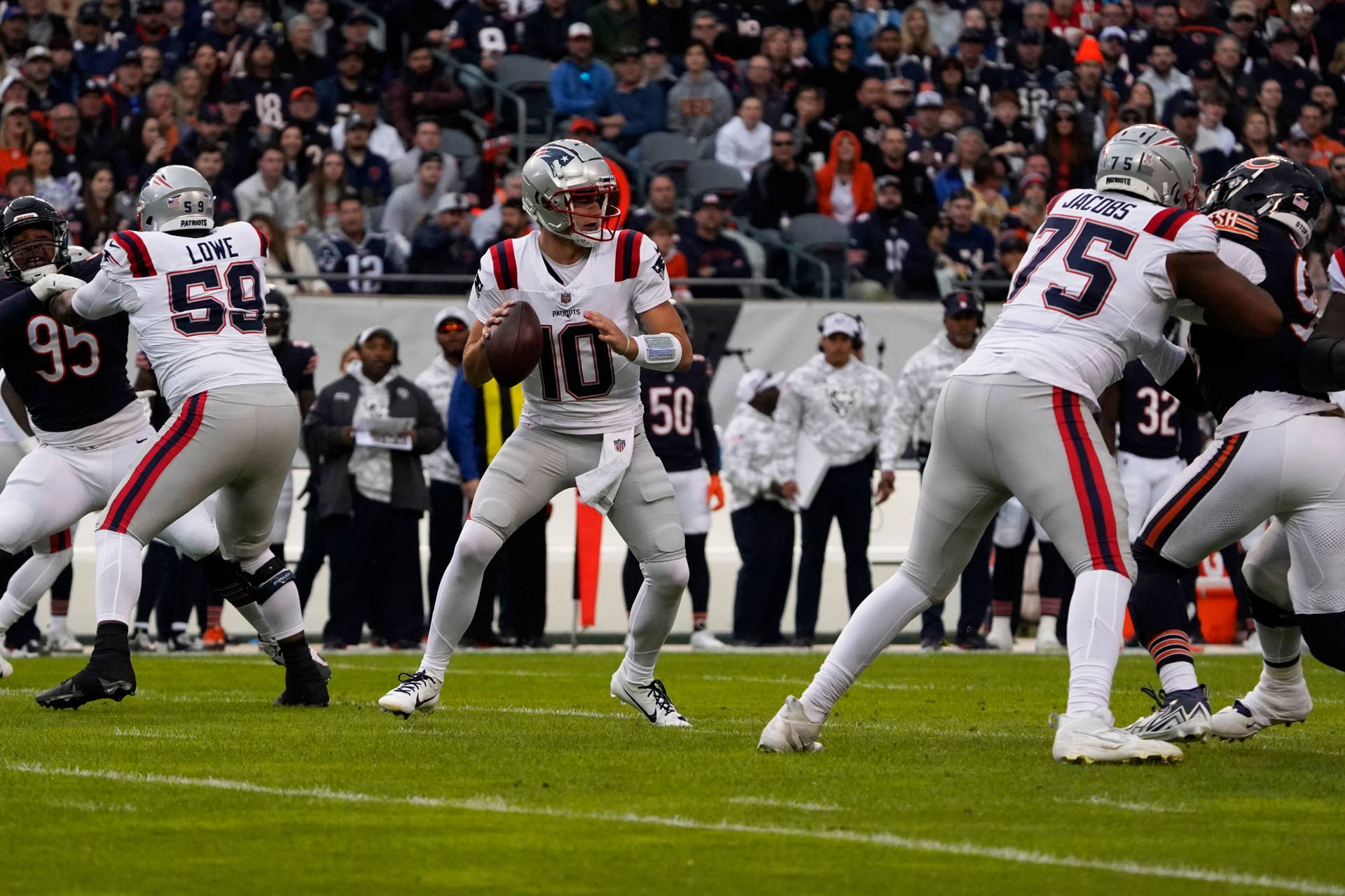 With Two Chances to Take Lead, Maye and Patriots Can't Cash in, Fall in Chicago to Bears