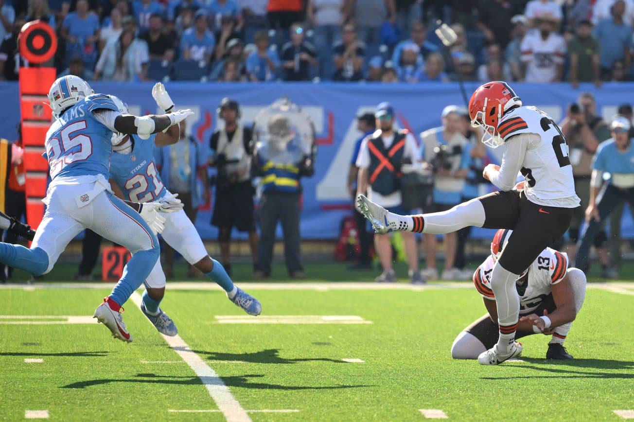 Browns Erase Early Deficit, Defeat Titans 27-24 to Remain in First Place
