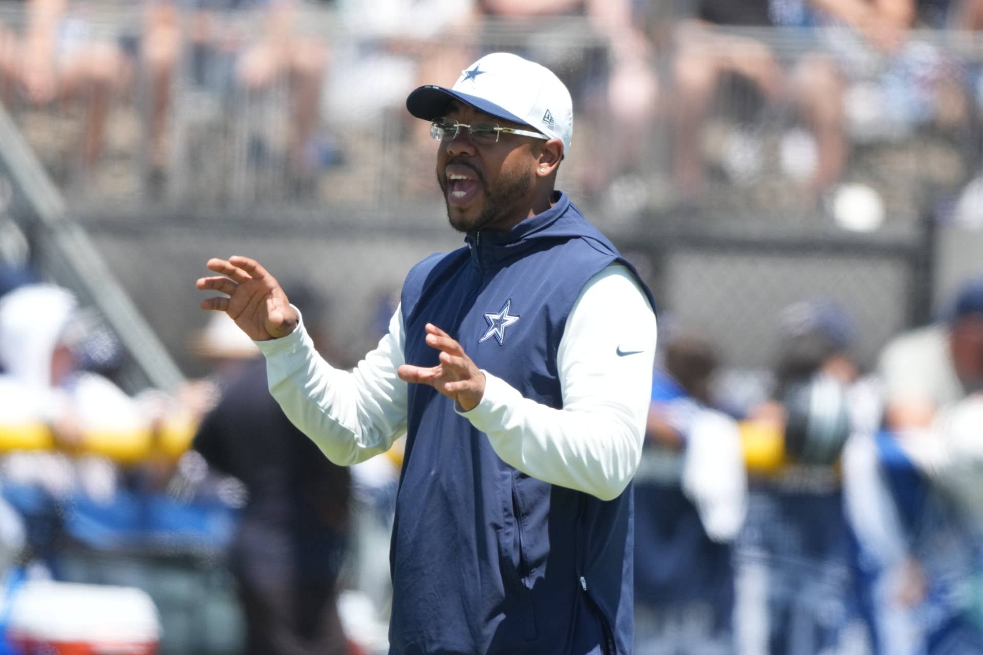 3 Main Halftime Takeaways From 20-14 Lead Against Eagles - Athlon