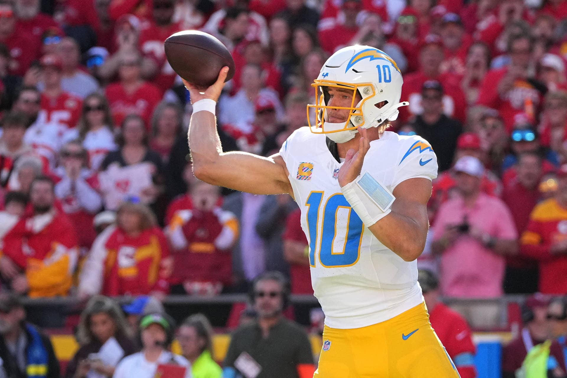 Analyst Feels Three Teams Could Be Good Fits for Justin Herbert via Trade