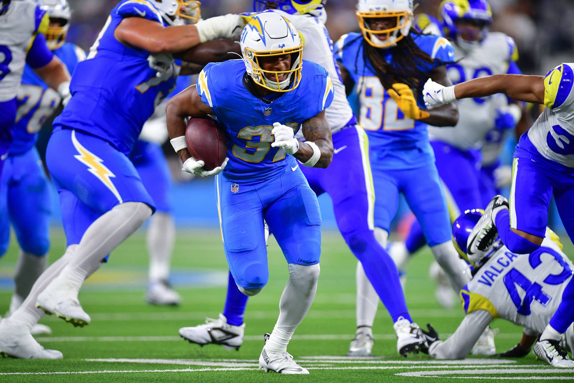 One of the Chargers’ Running Backs Is Joining the Giants