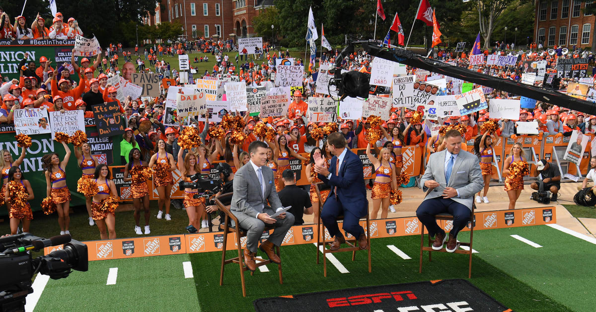 ESPN's College GameDay Announces Guest Picker For No. 8 Oregon Vs. No ...