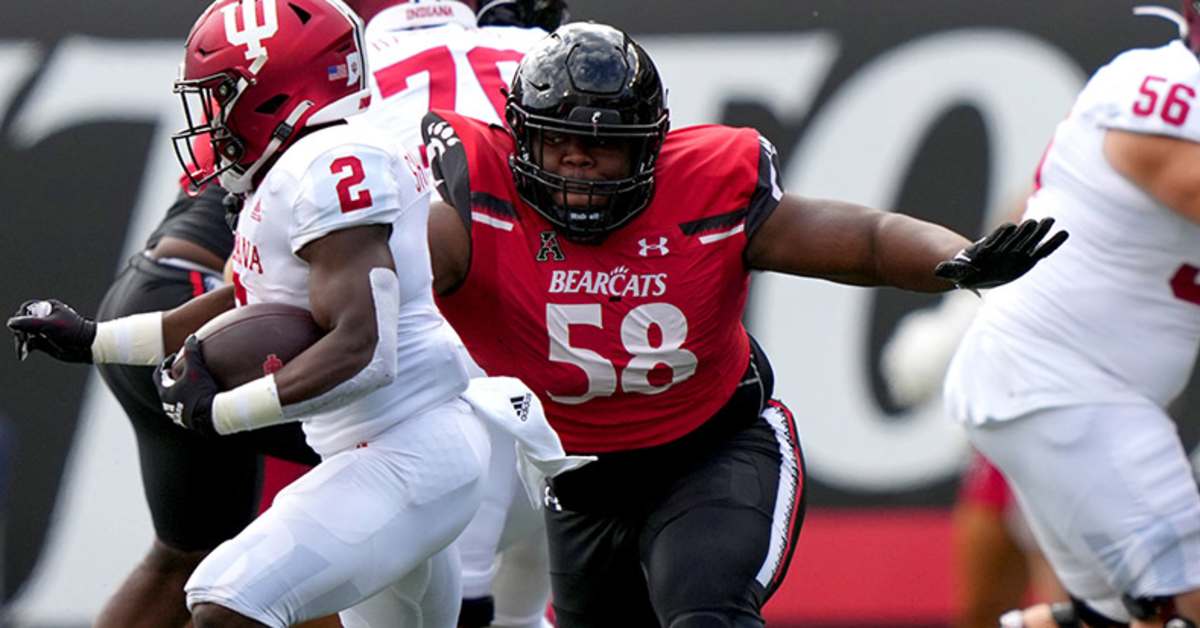 Tampa Bay Buccaneers Predicted to Acquire 'Godfather' Defensive Tackle After Significant Health Scare - Athlon Sports