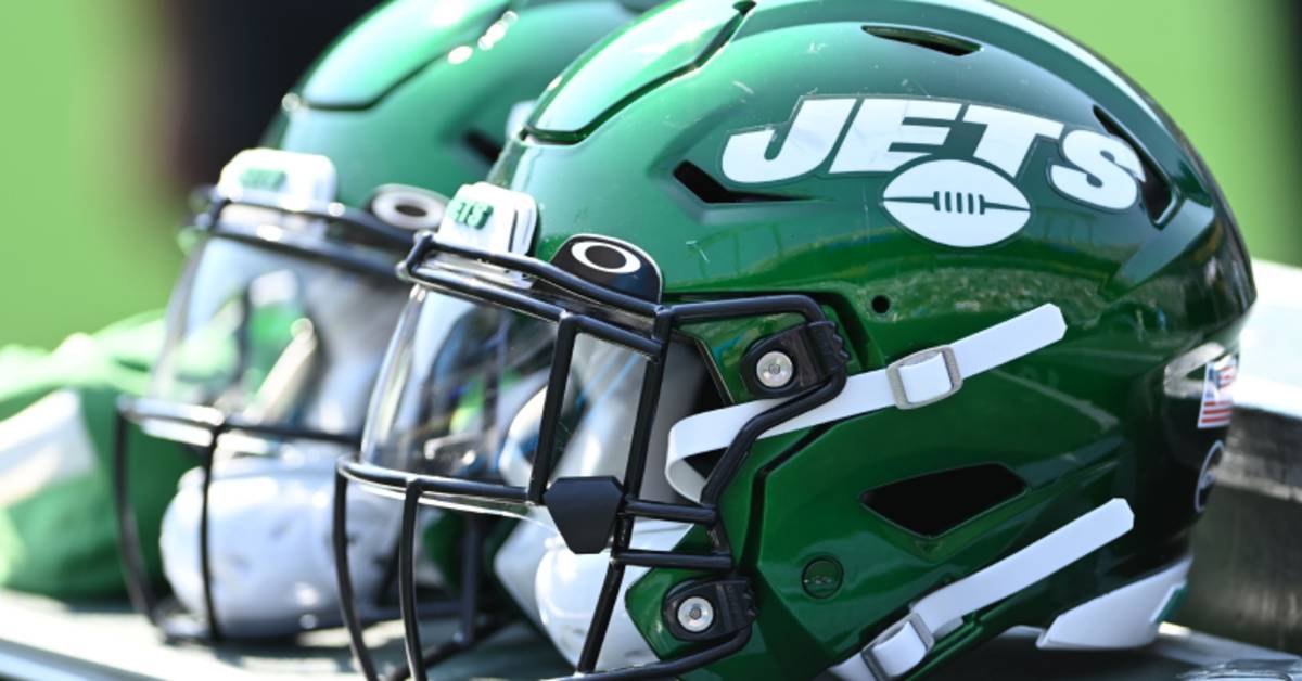 New York Jets Pay Big Bucks to Cleverly Sign German Behemoth as Free Agent - Athlon Sports