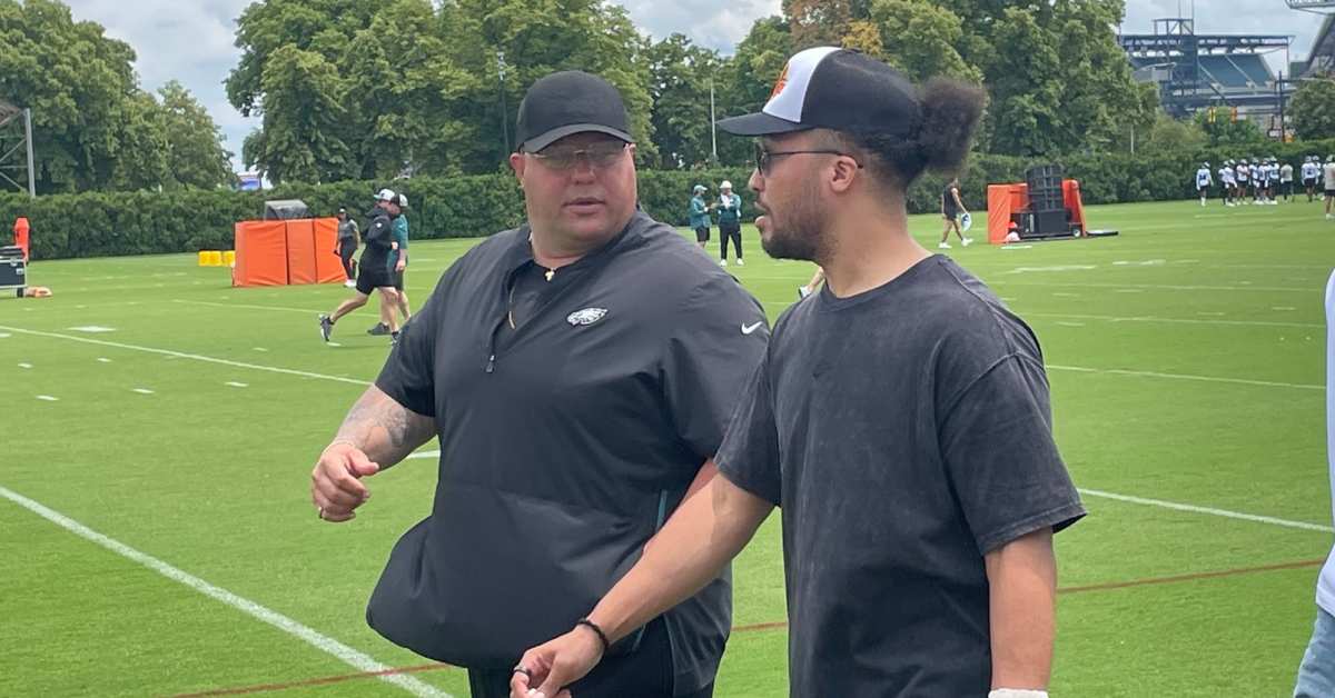 Knicks' Jalen Brunson LOOK: Fractured Hand Wrapped for Eagles Practice ...