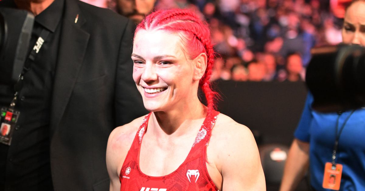 Gillian Robertson Wins In 30-26 Fashion - Athlon Sports