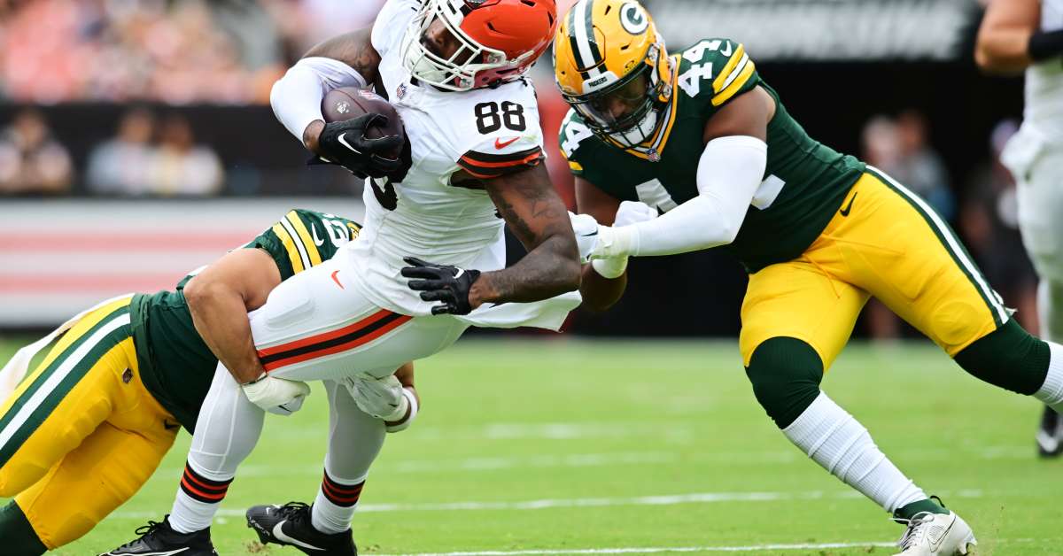 Cleveland Browns trail 17-3 against Green Bay Packers at halftime as starless offense struggles