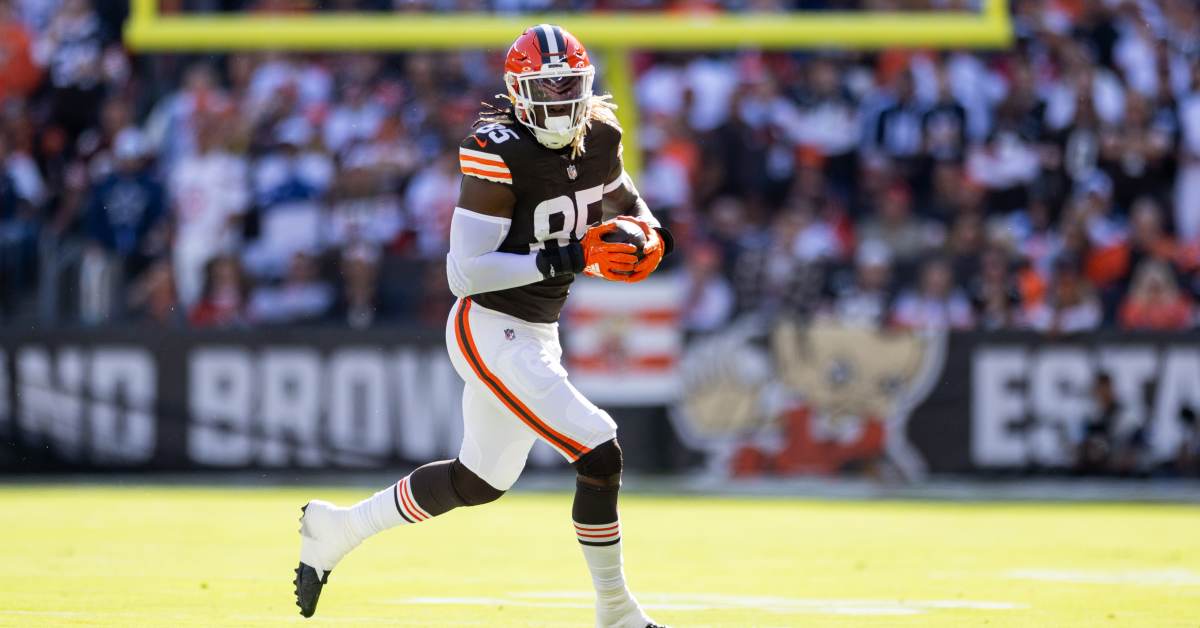 Emotional Cleveland Browns Trade of David Njoku Hits NFL Rumor Mill - Athlon Sports