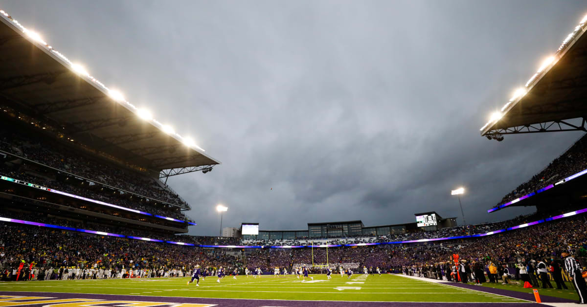 One College Football Fan Base Angry Over Initial CFP Rankings Athlon