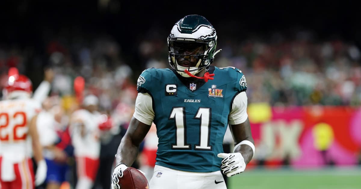 Philadelphia Eagles AJ Brown Gives Commencement Speech in Video Going Viral - Athlon Sports